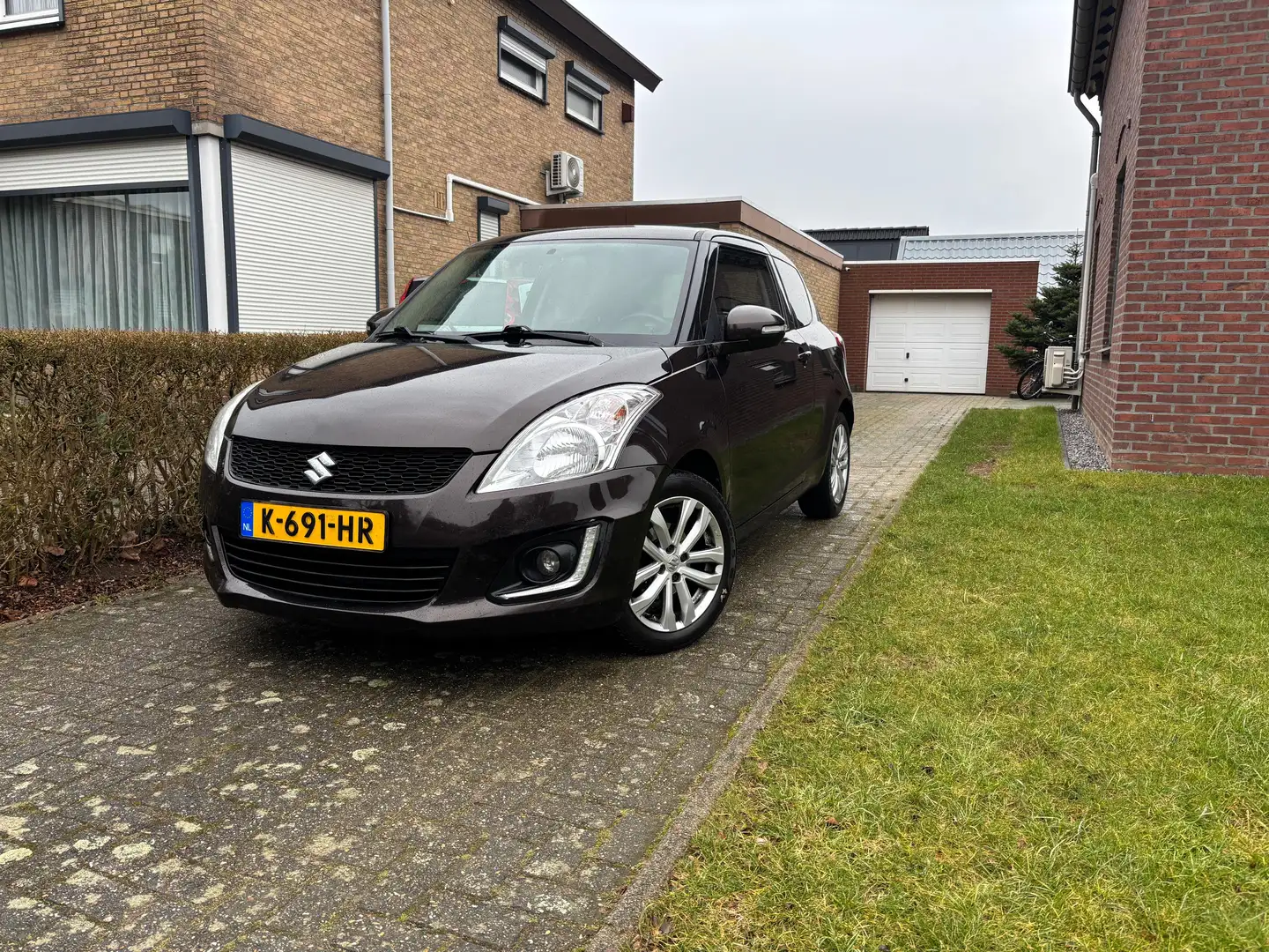 Suzuki Swift 1.2 Base EASSS Brown - 1