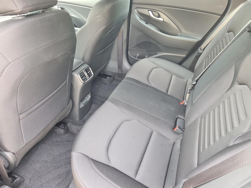 Hyundai i30 Kombi Advantage cw vAHK Navi LED DAB Kamera Win... — photo 9