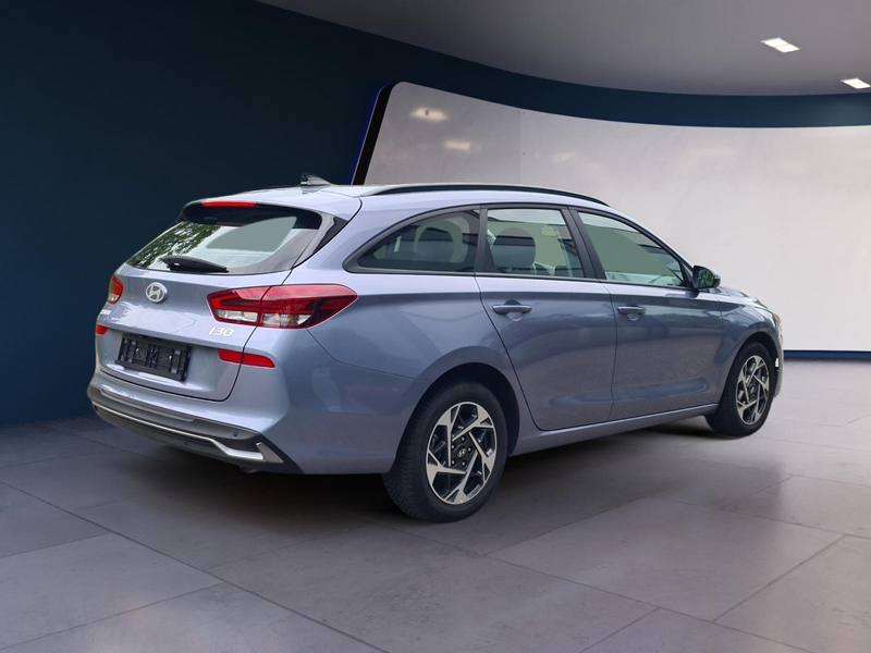 Hyundai i30 Kombi Advantage cw vAHK Navi LED DAB Kamera Win... — photo 6