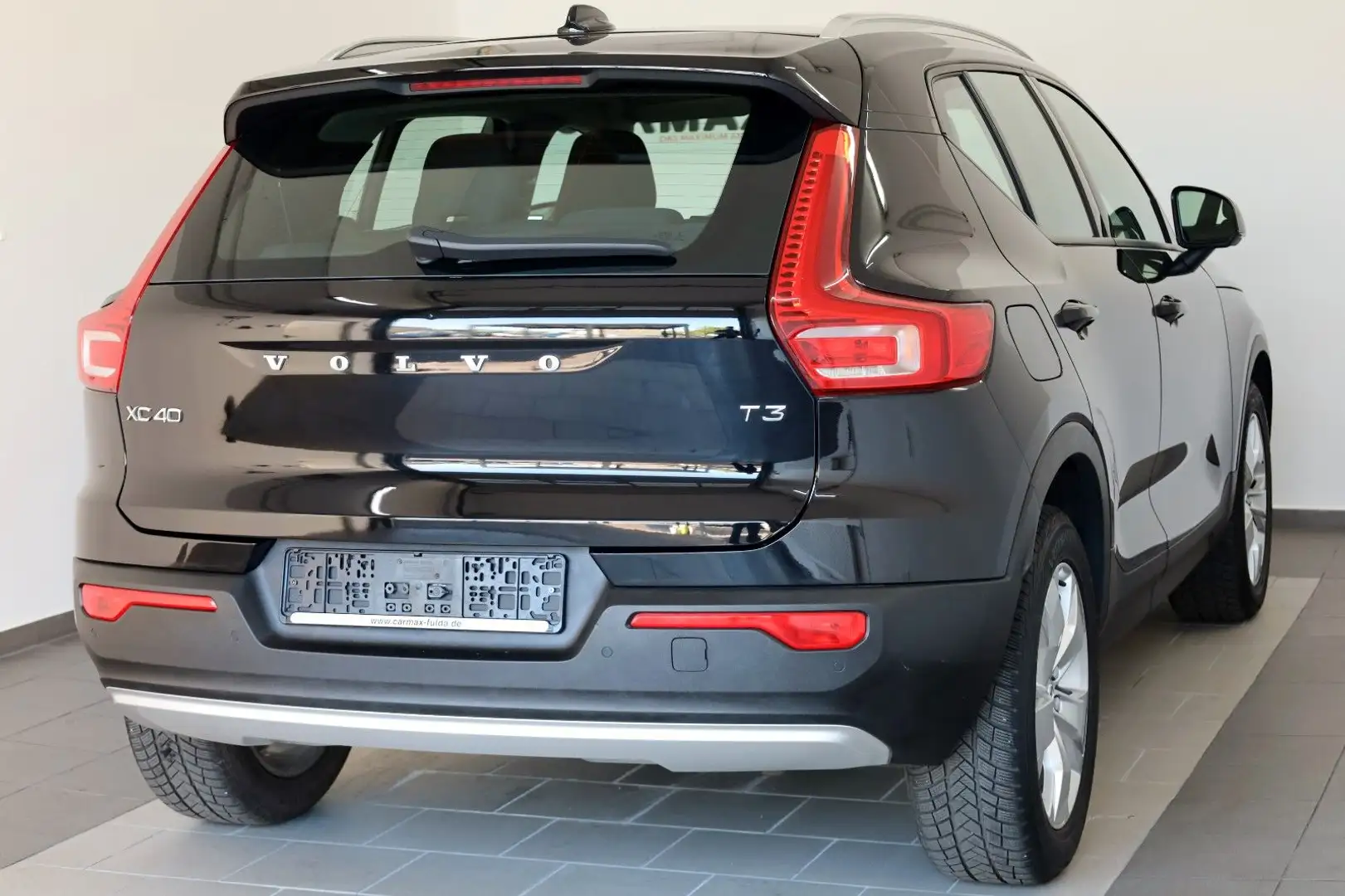 Volvo XC40 T3 Momentum Pro, Navi, LED, DAB, PDC Schwarz - 2