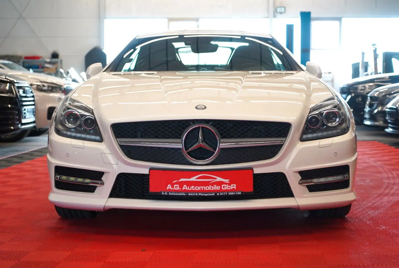 Mercedes-Benz SLK 250 CGI Roadster AMG BlueEfficiency Білий - 2