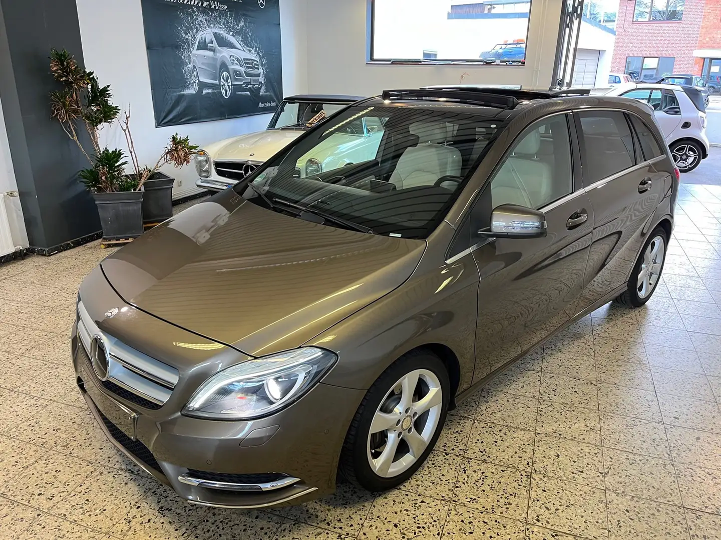 Mercedes-Benz B 220 4Ma SPORTPAKET AUT/LEDER/PTS/SHZ/PSD/TW/XEN/LMR/2H Gri - 2