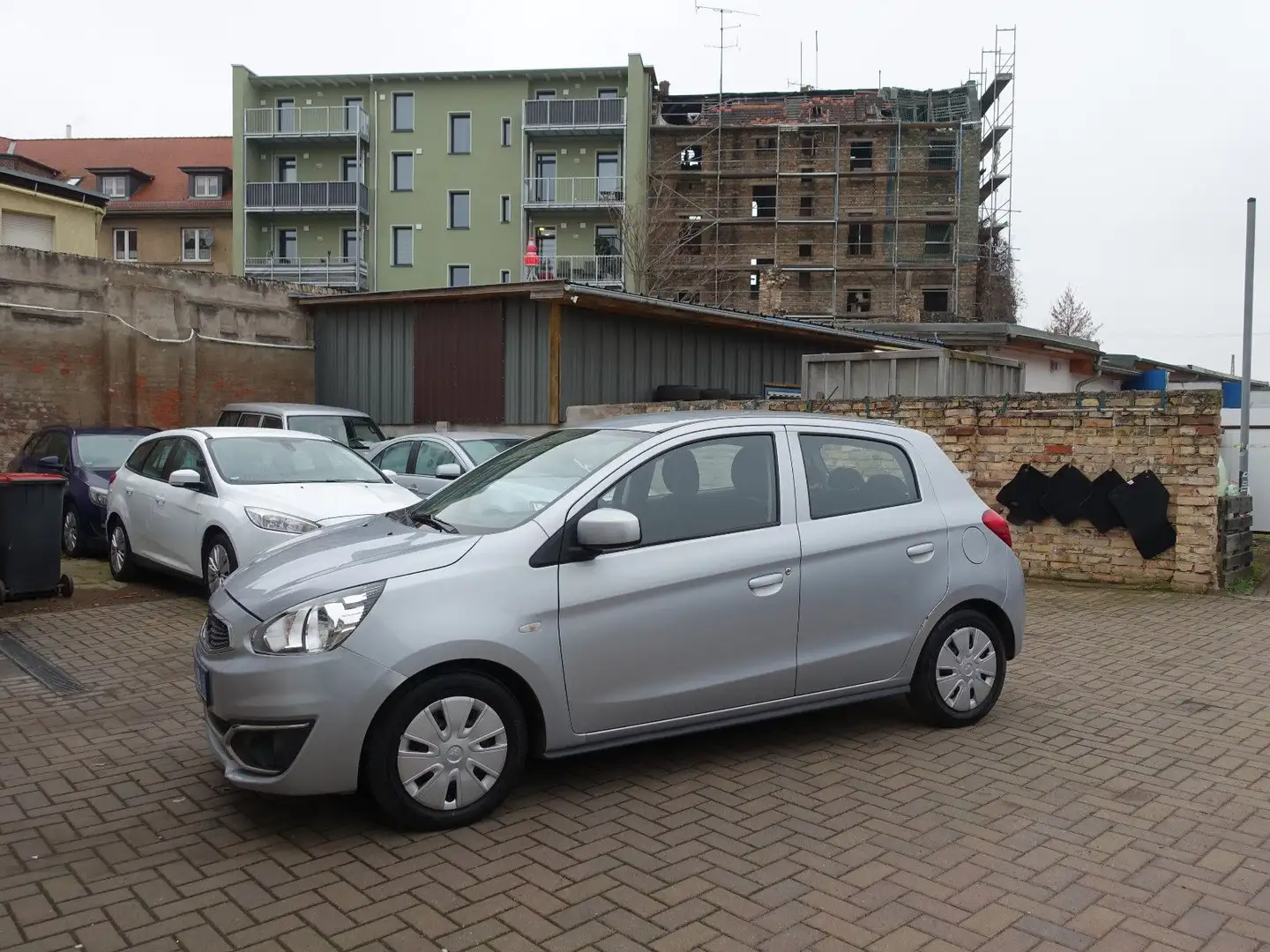 Mitsubishi Space Star 1,0 Edition, EU6, Klima, fahrbereit ! Plateado - 2