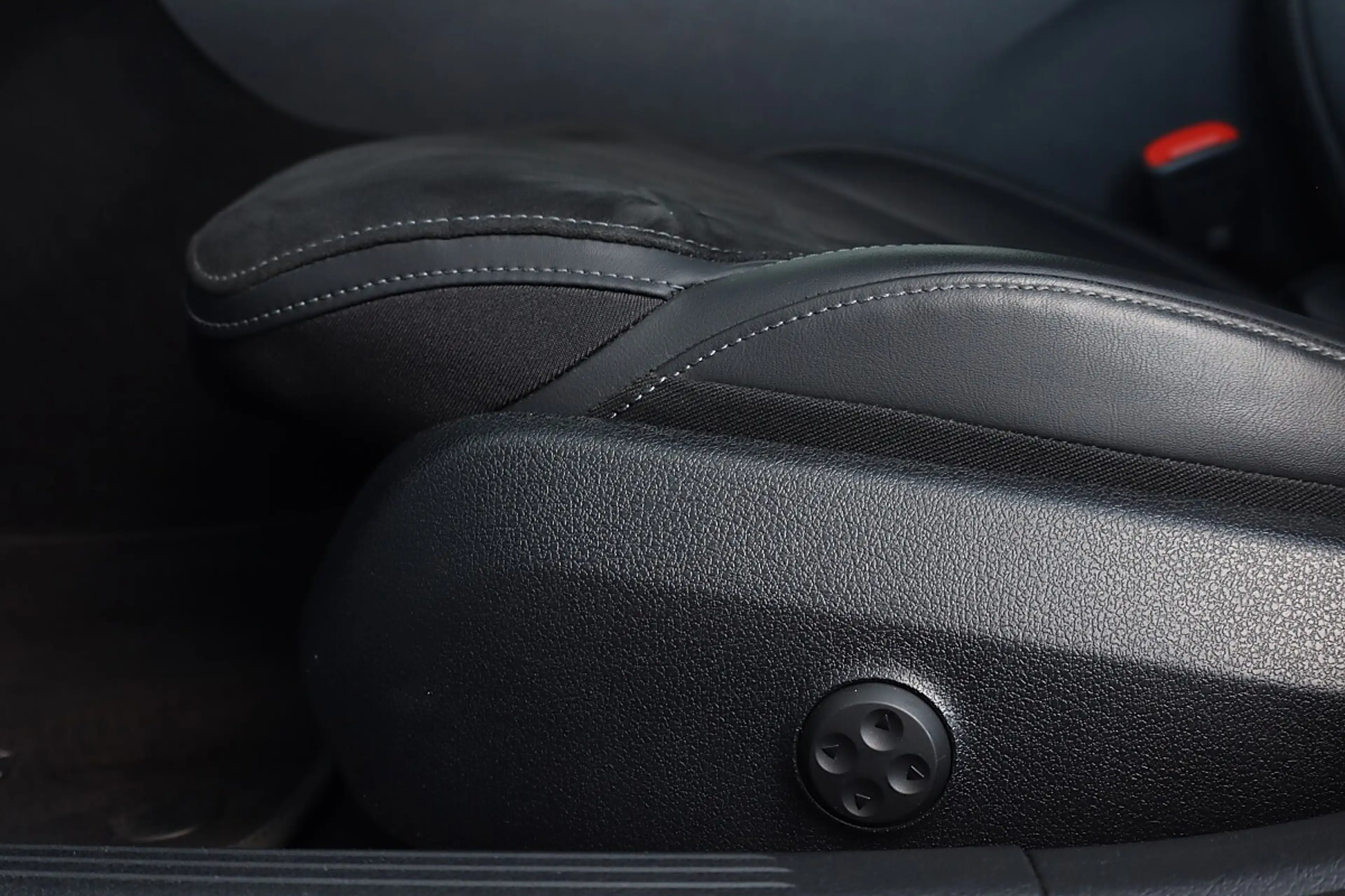 Mercedes-Benz C 220 d AMG | 4Matic|PANO|AHK|360°|Soundsystem — photo 12