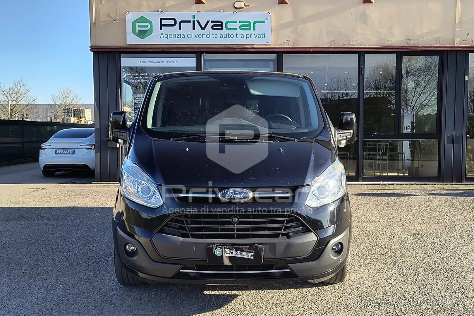 Ford Tourneo Custom Tourneo Custom 310 2.0 TDCi 170CV PC Titanium Fekete - 2