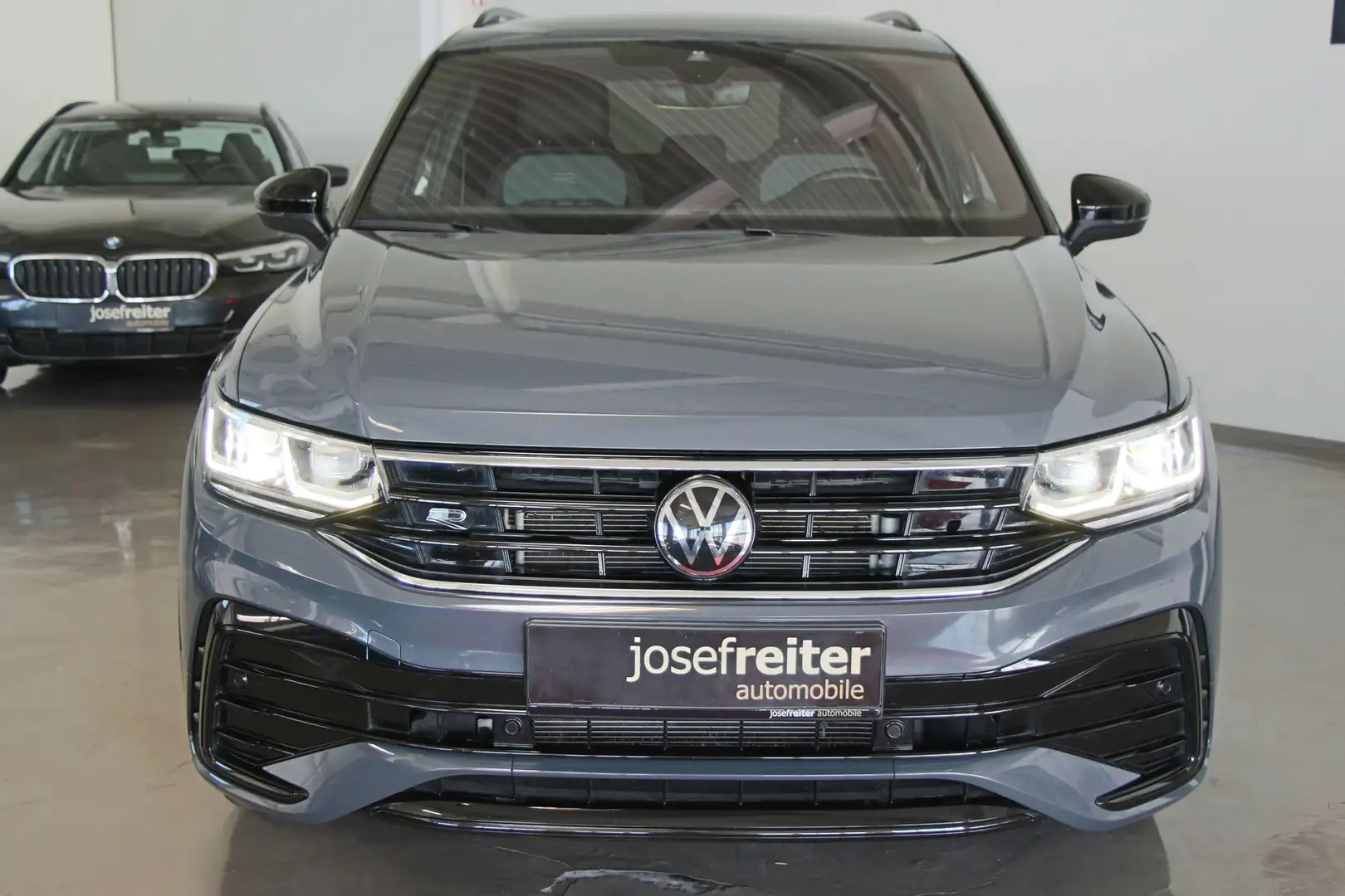 Volkswagen Tiguan R-Line 4Motion 2.0 TDI SCR 110kW 7-Gang DSG Grau - 2