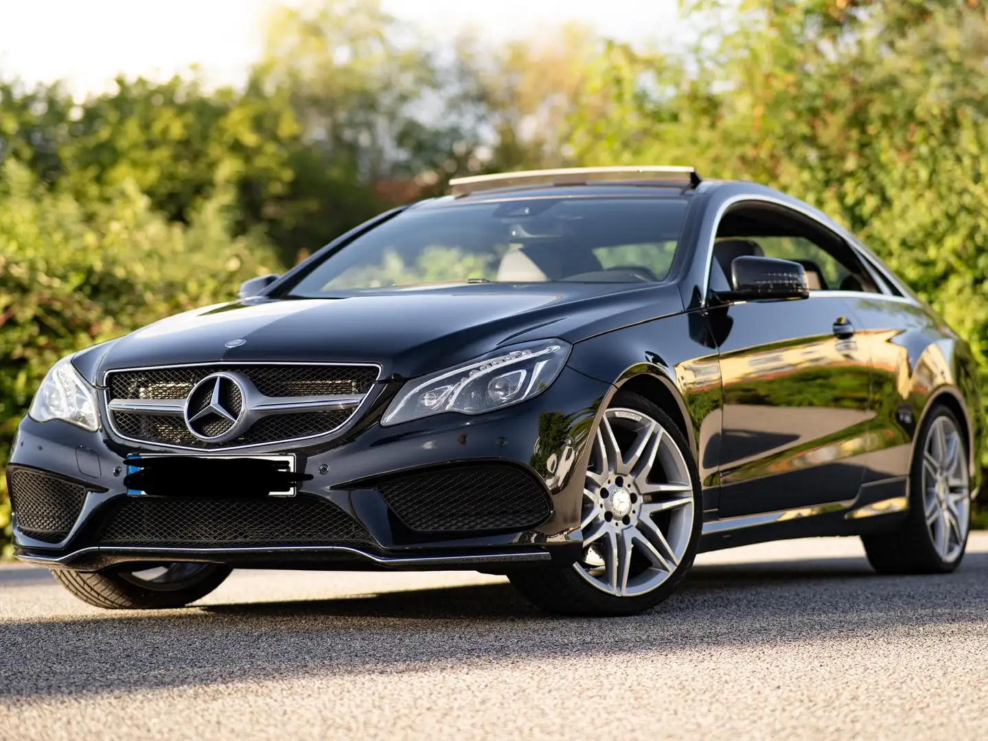 Mercedes-Benz E 400 AMG-Line, Pano, 19" AMG Felgen, LED Negro - 1
