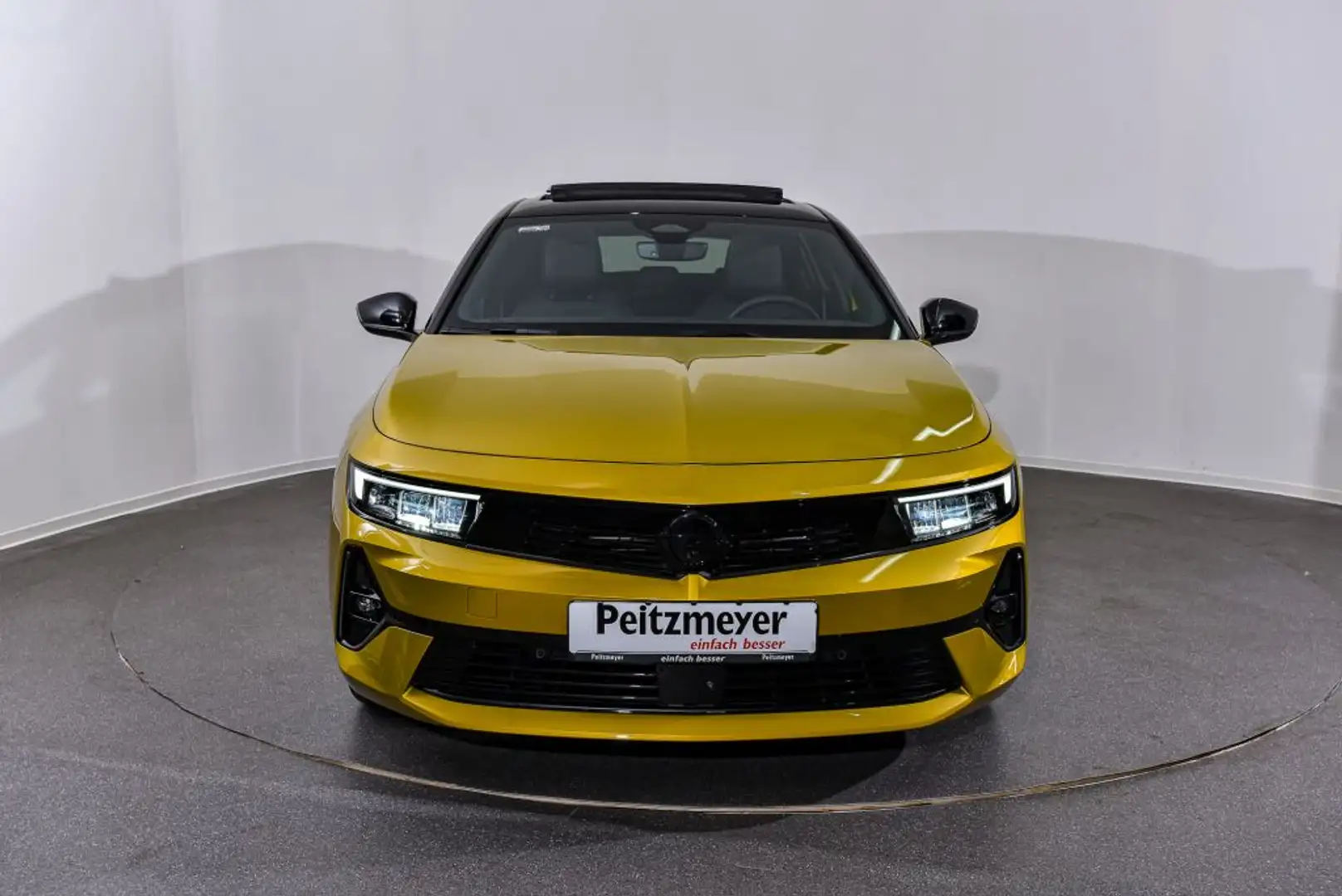 Opel Astra 1.2 Turbo GS Gold - 2