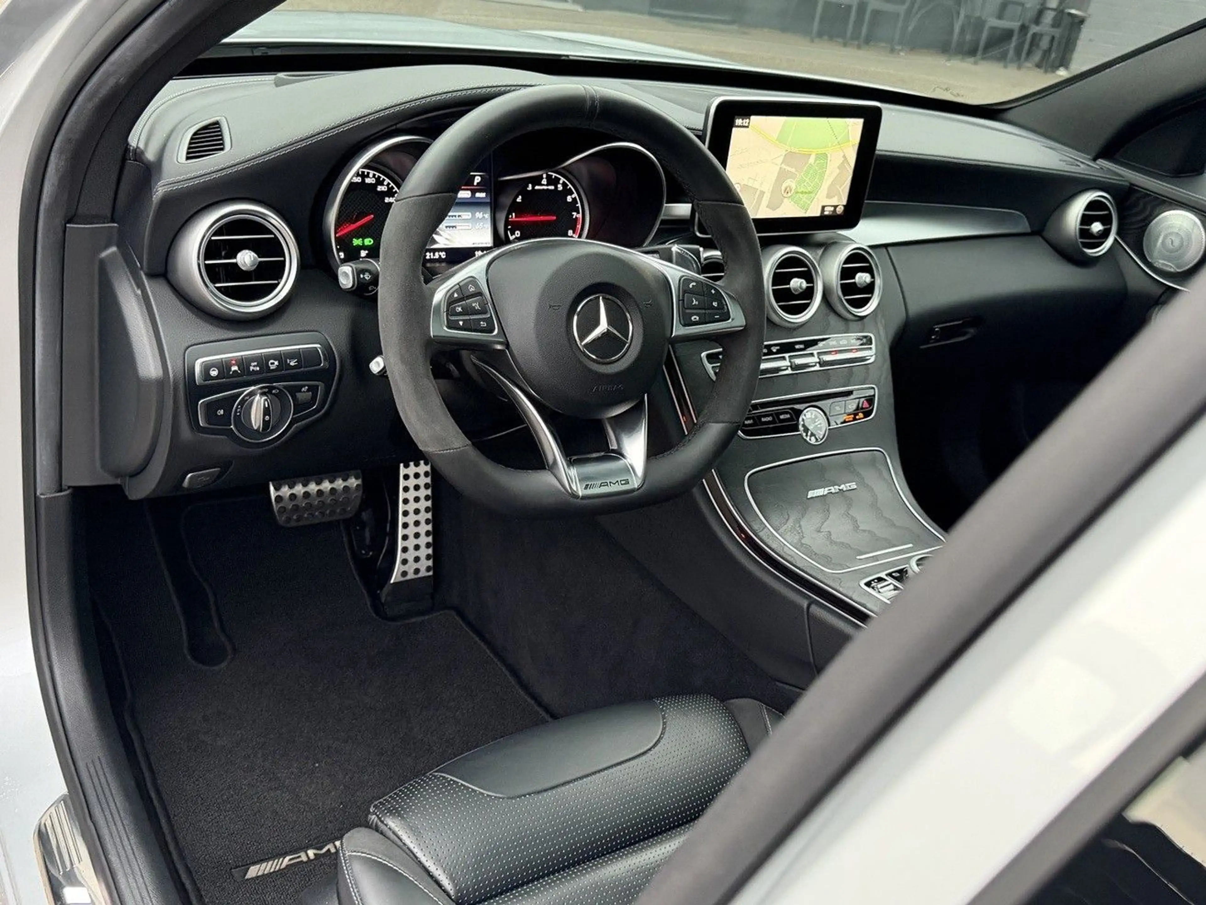 Mercedes-Benz C 63 AMG *DRIVERS/PERF.AGA/CARBON/DTR+/PANO/HUD* — photo 13