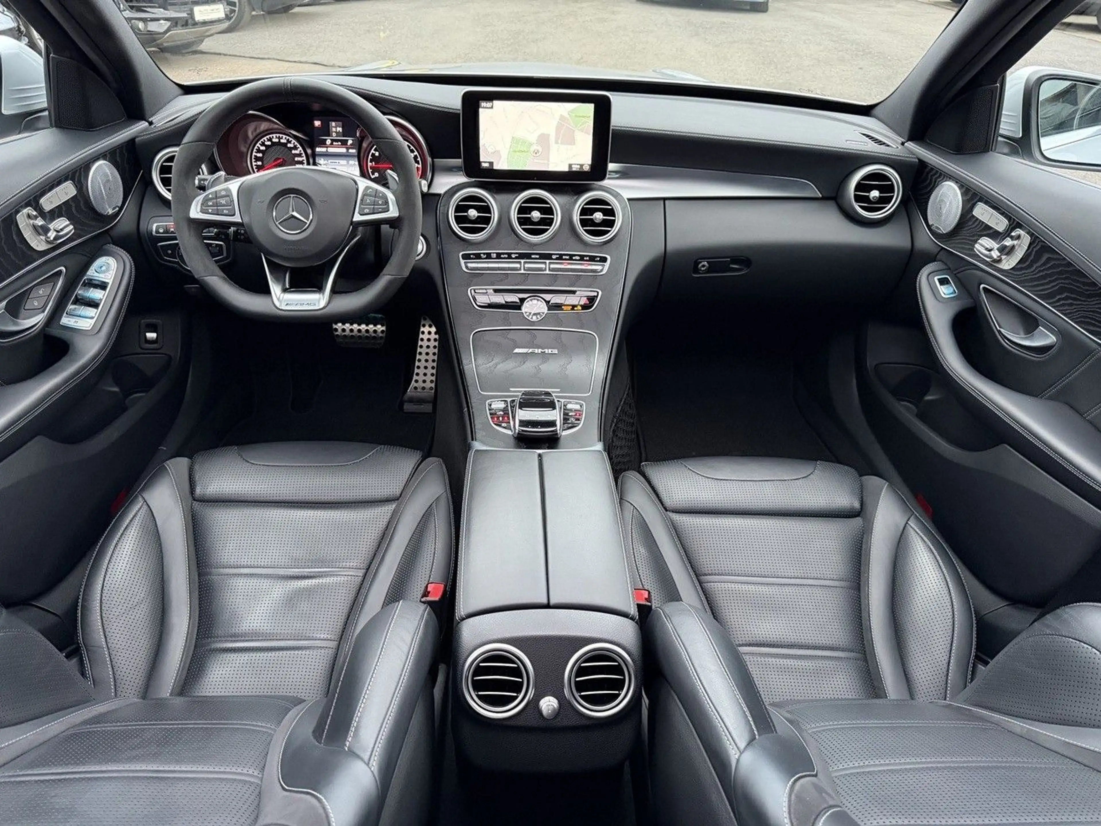 Mercedes-Benz C 63 AMG *DRIVERS/PERF.AGA/CARBON/DTR+/PANO/HUD* — photo 8