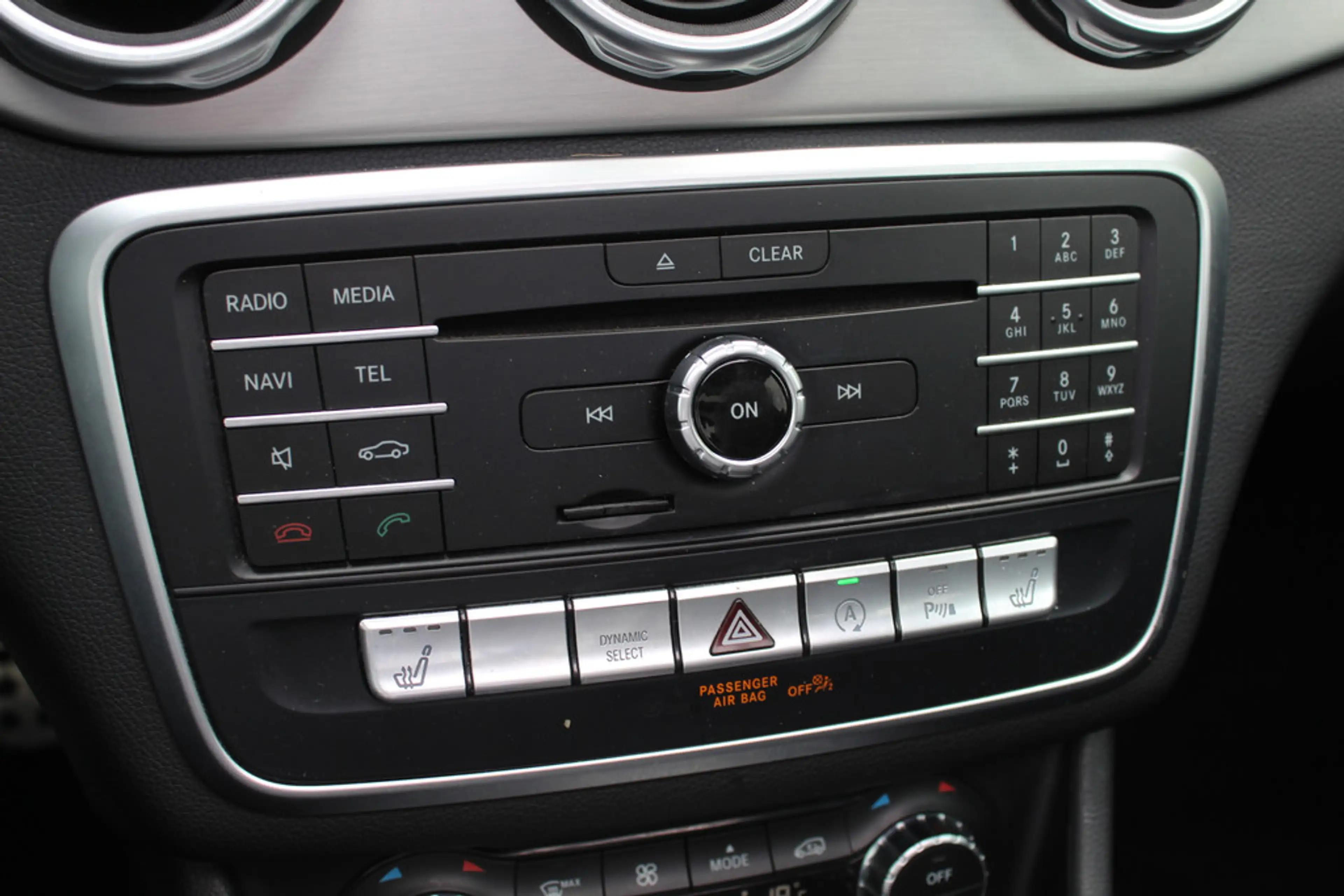 Mercedes-Benz GLA 180 Business Solution AMG Night Upgrade / Camera / App — photo 24