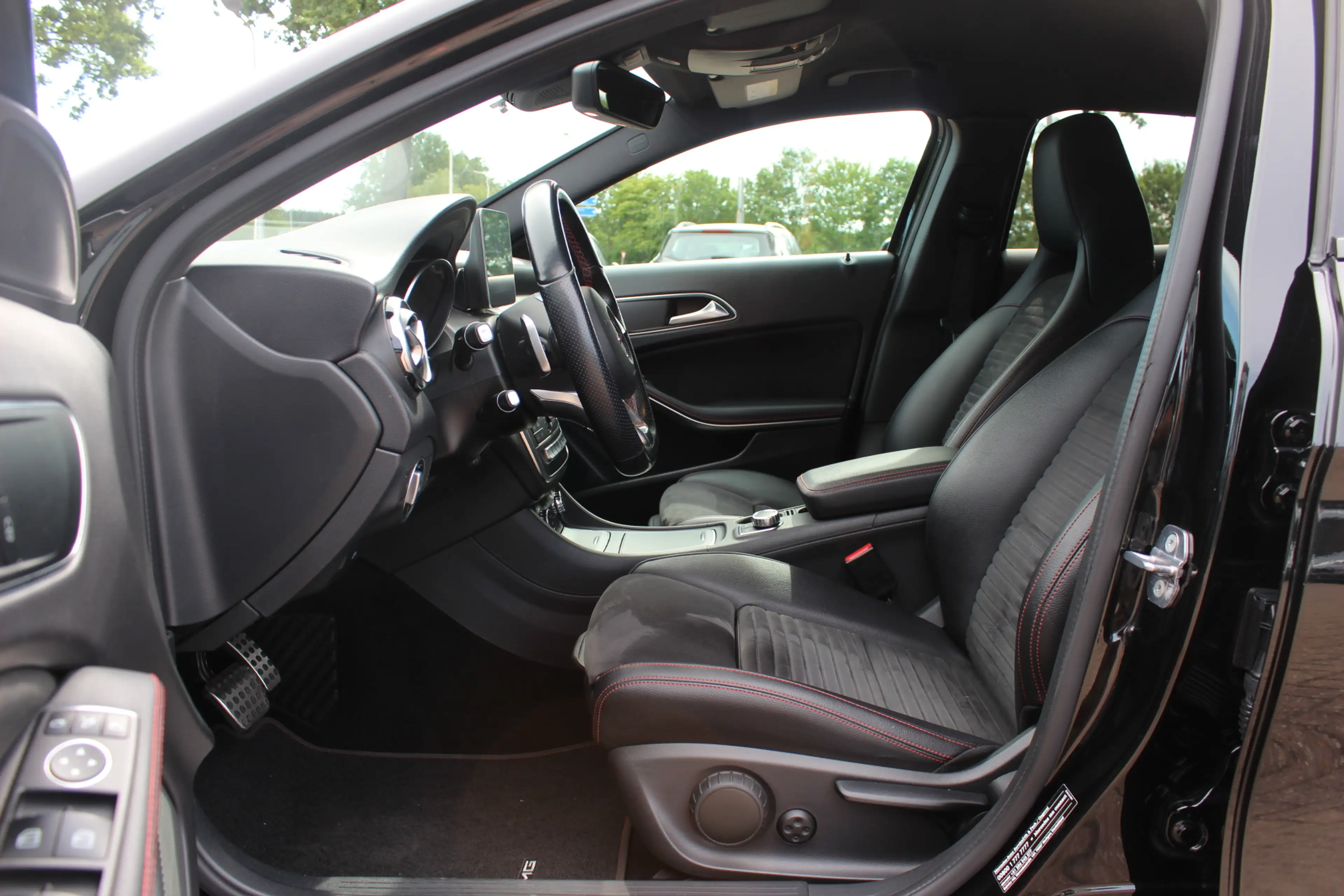 Mercedes-Benz GLA 180 Business Solution AMG Night Upgrade / Camera / App — photo 10