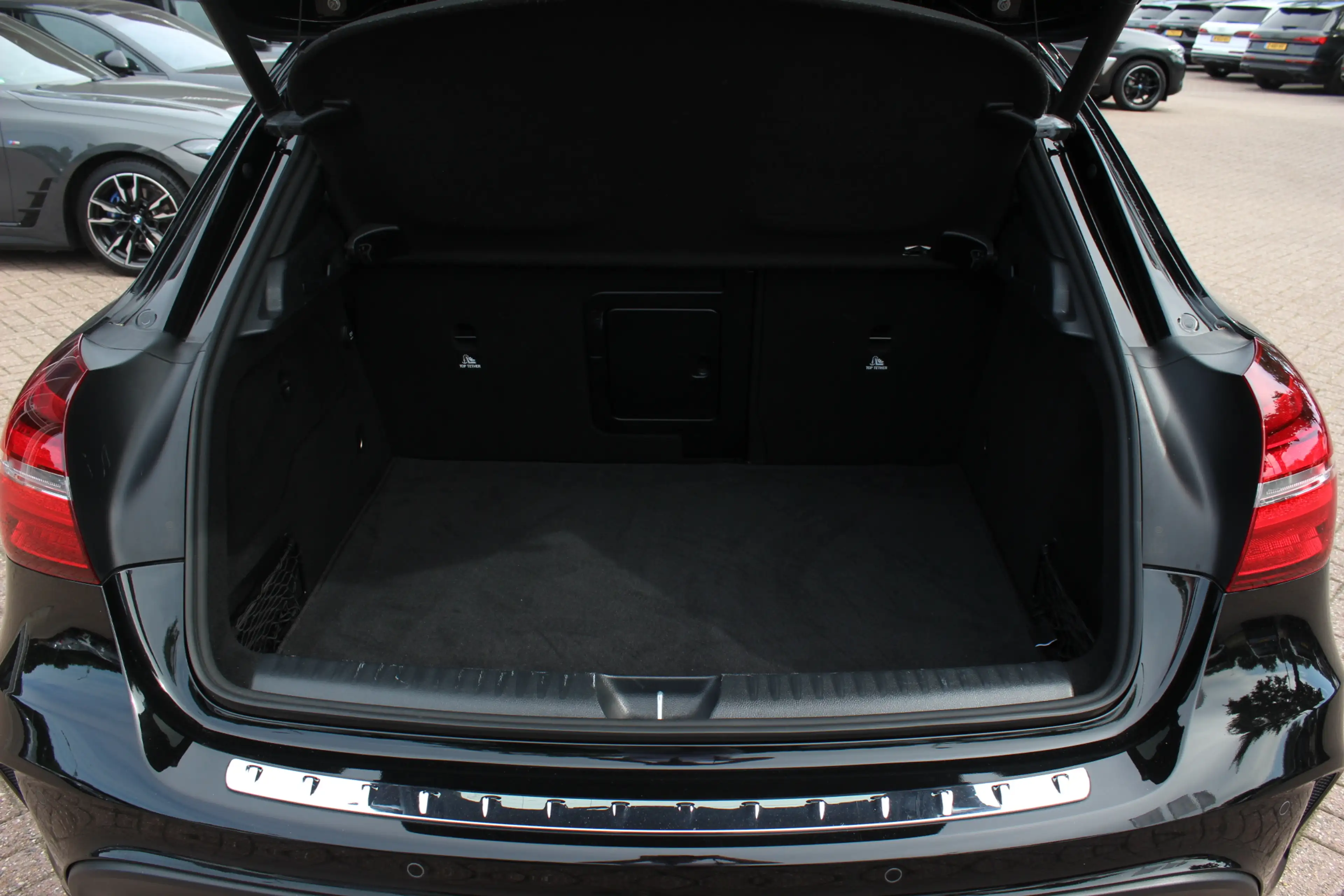 Mercedes-Benz GLA 180 Business Solution AMG Night Upgrade / Camera / App — photo 16