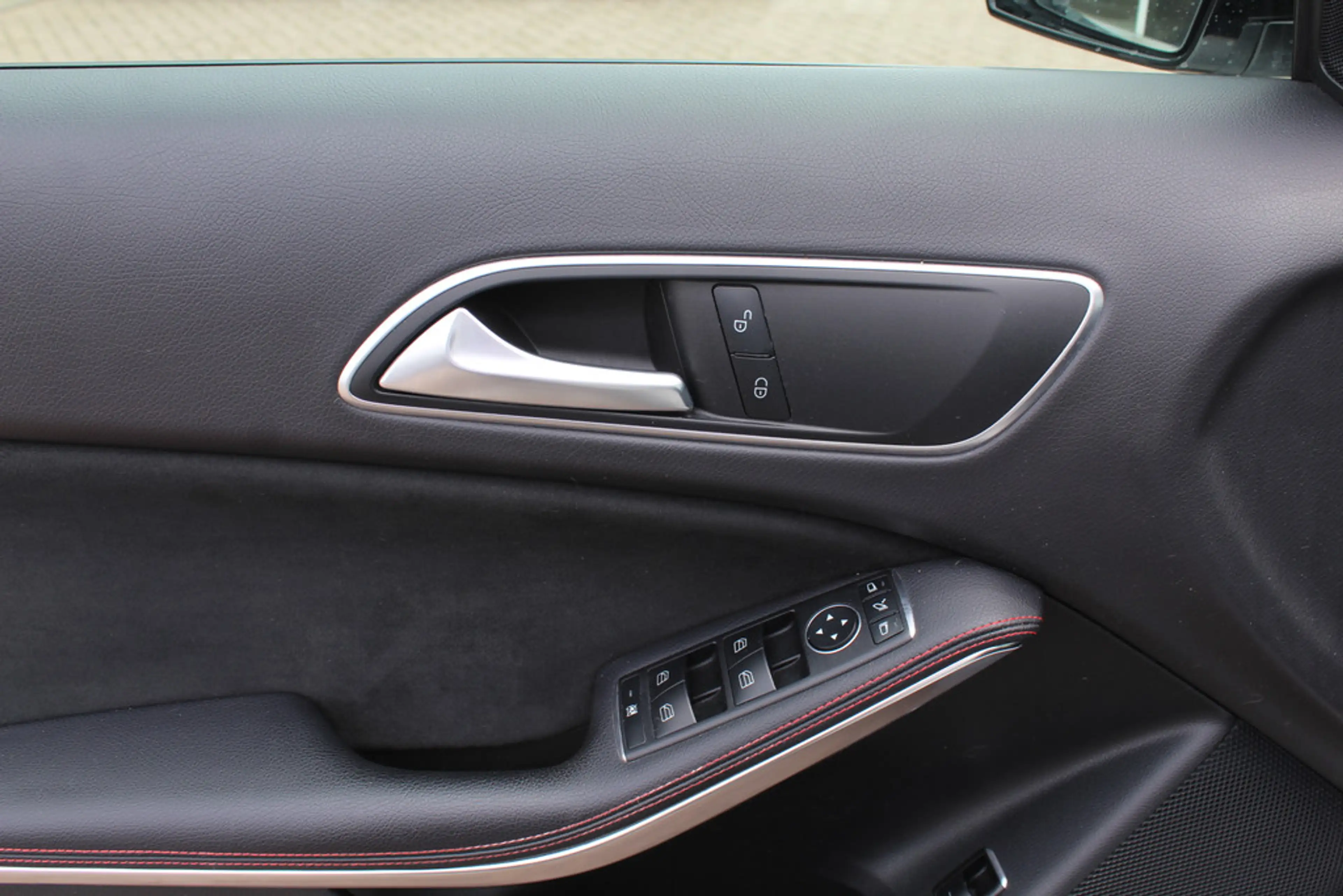 Mercedes-Benz GLA 180 Business Solution AMG Night Upgrade / Camera / App — photo 29