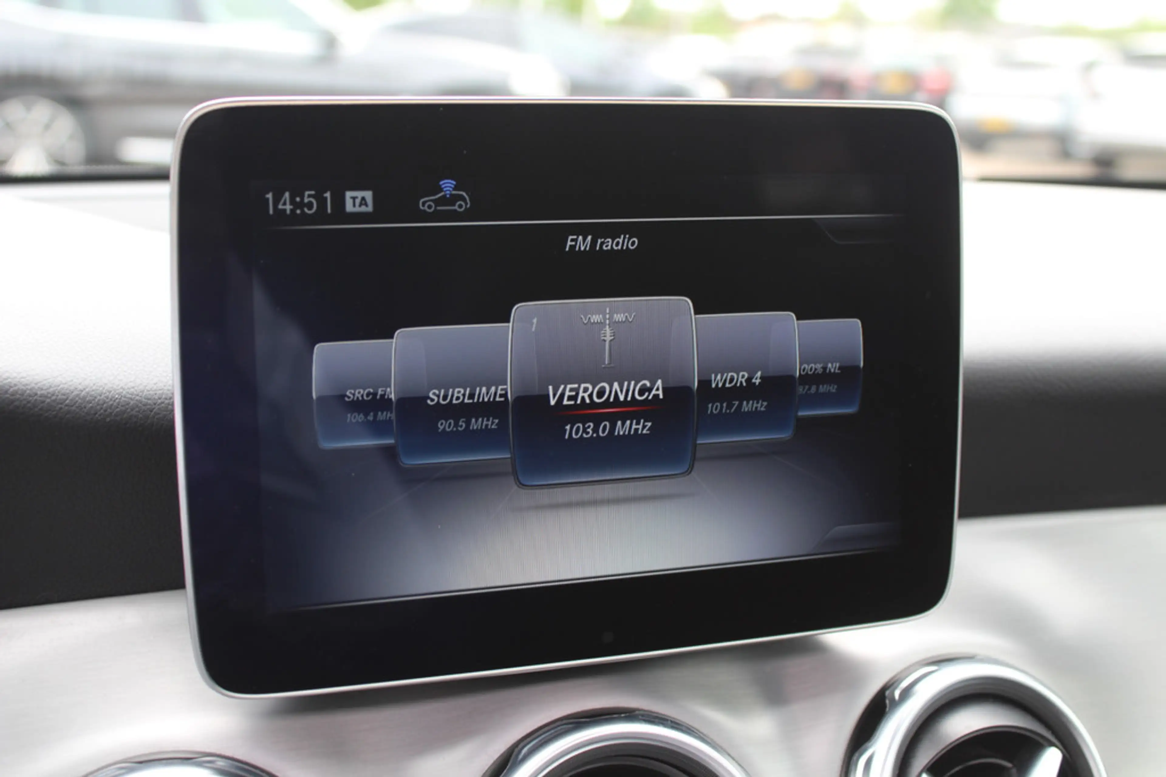 Mercedes-Benz GLA 180 Business Solution AMG Night Upgrade / Camera / App — photo 20