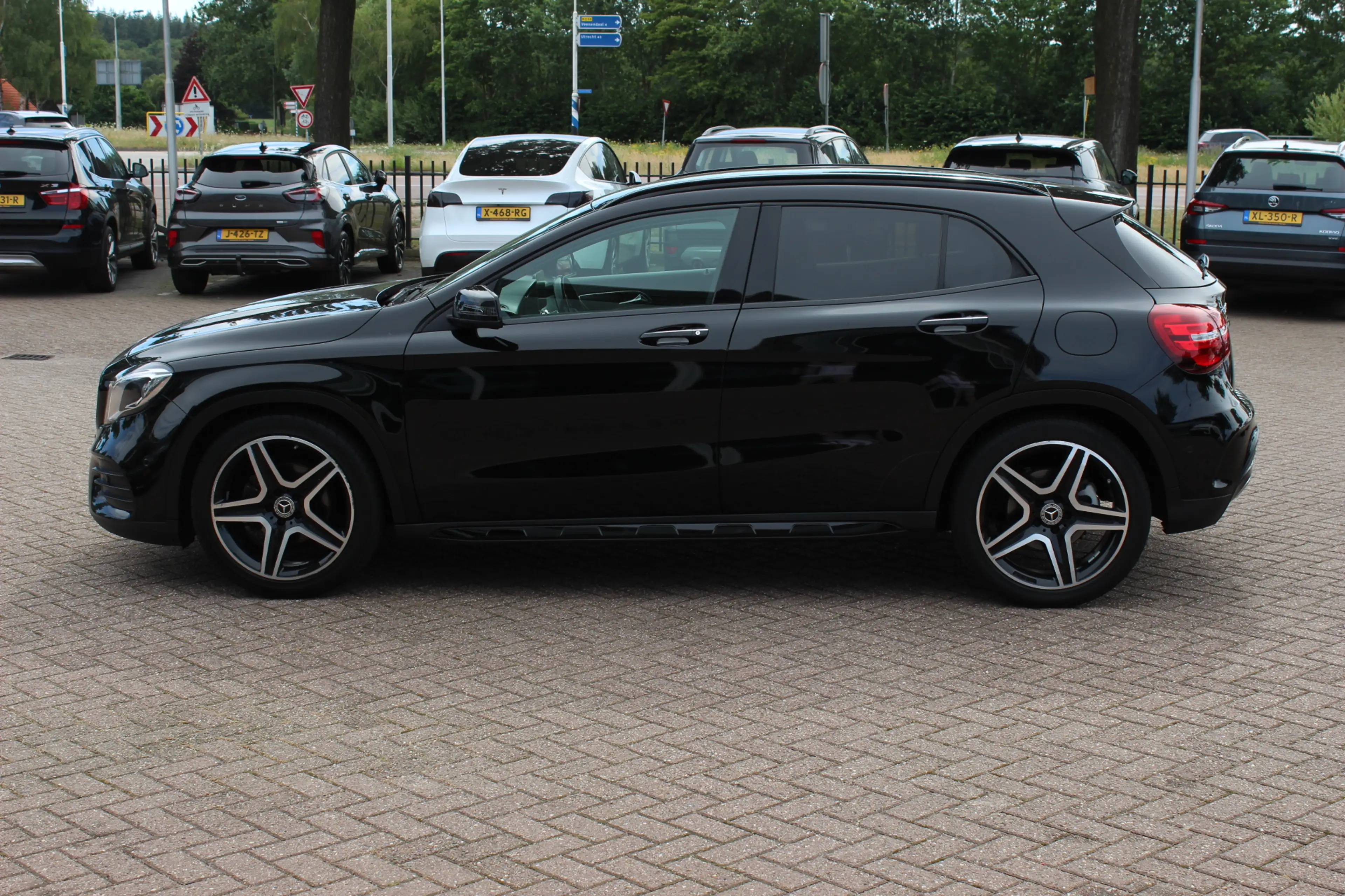 Mercedes-Benz GLA 180 Business Solution AMG Night Upgrade / Camera / App — photo 7