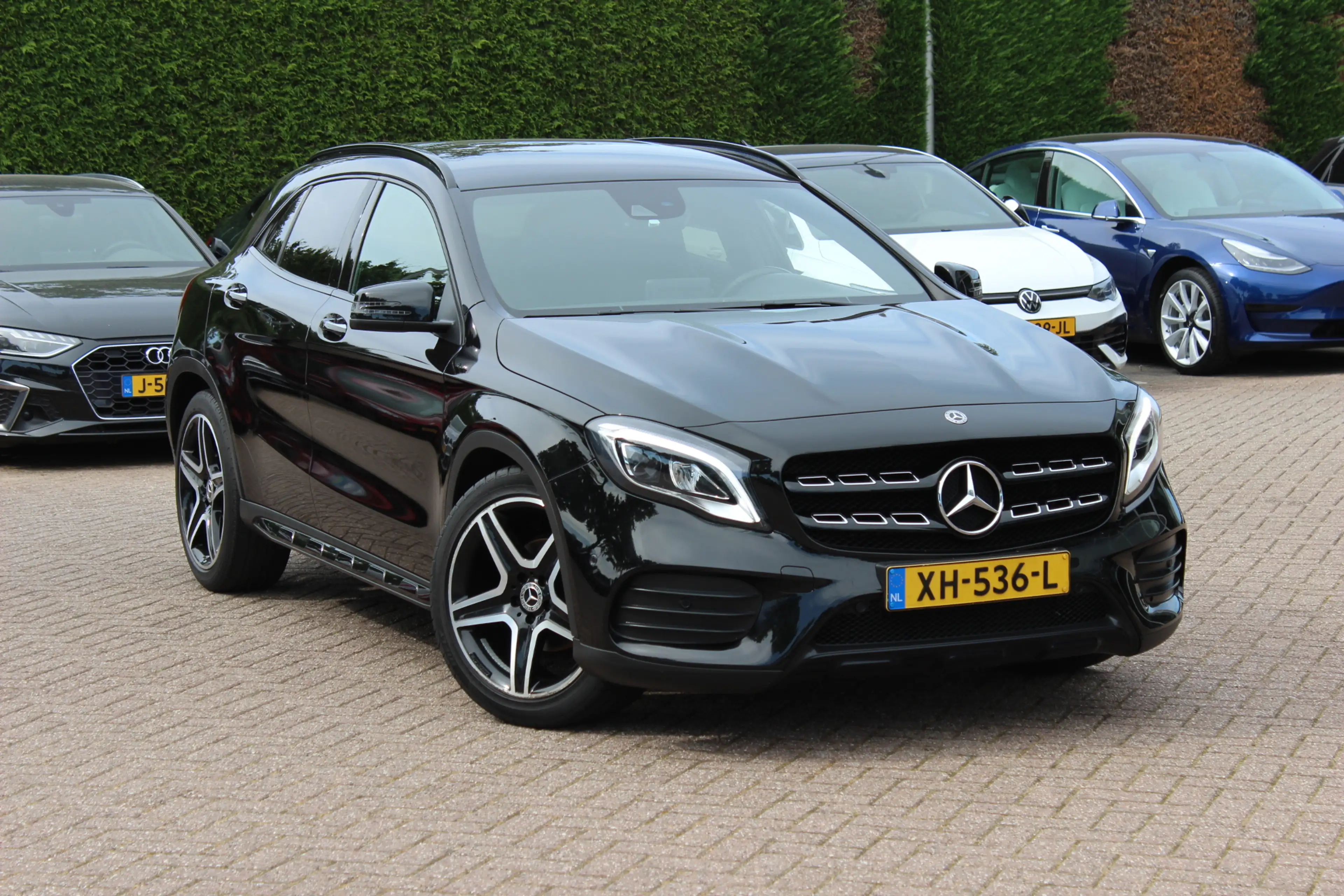 Mercedes-Benz GLA 180 Business Solution AMG Night Upgrade / Camera / App — photo 31