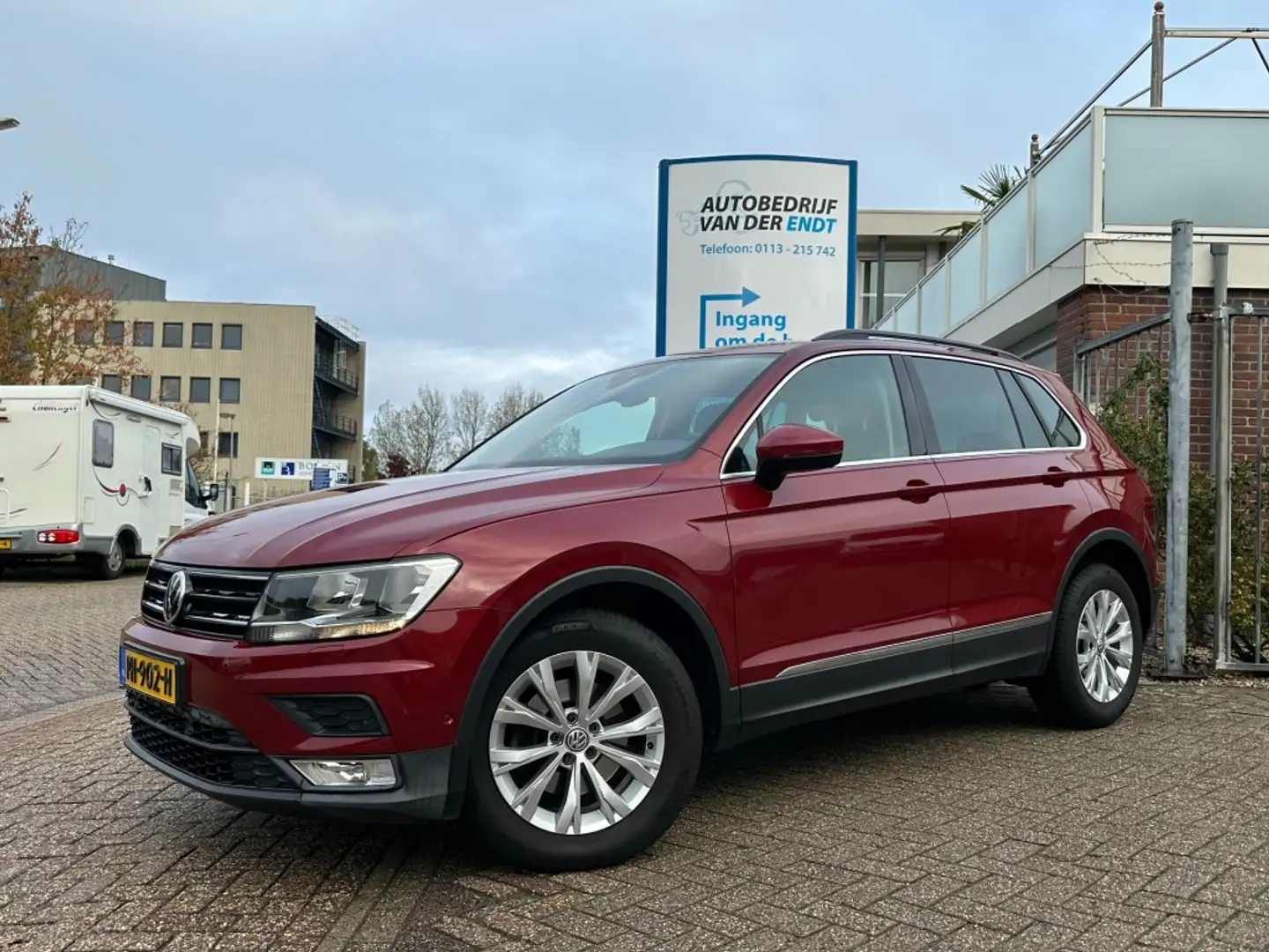 Volkswagen Tiguan 1.4 TSI ACT Connected Series  Elec. Trekhaak  Came Rood - 1