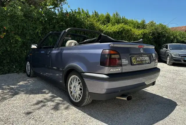 Volkswagen Golf view 3