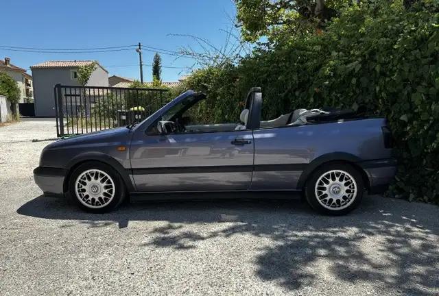Volkswagen Golf view 2
