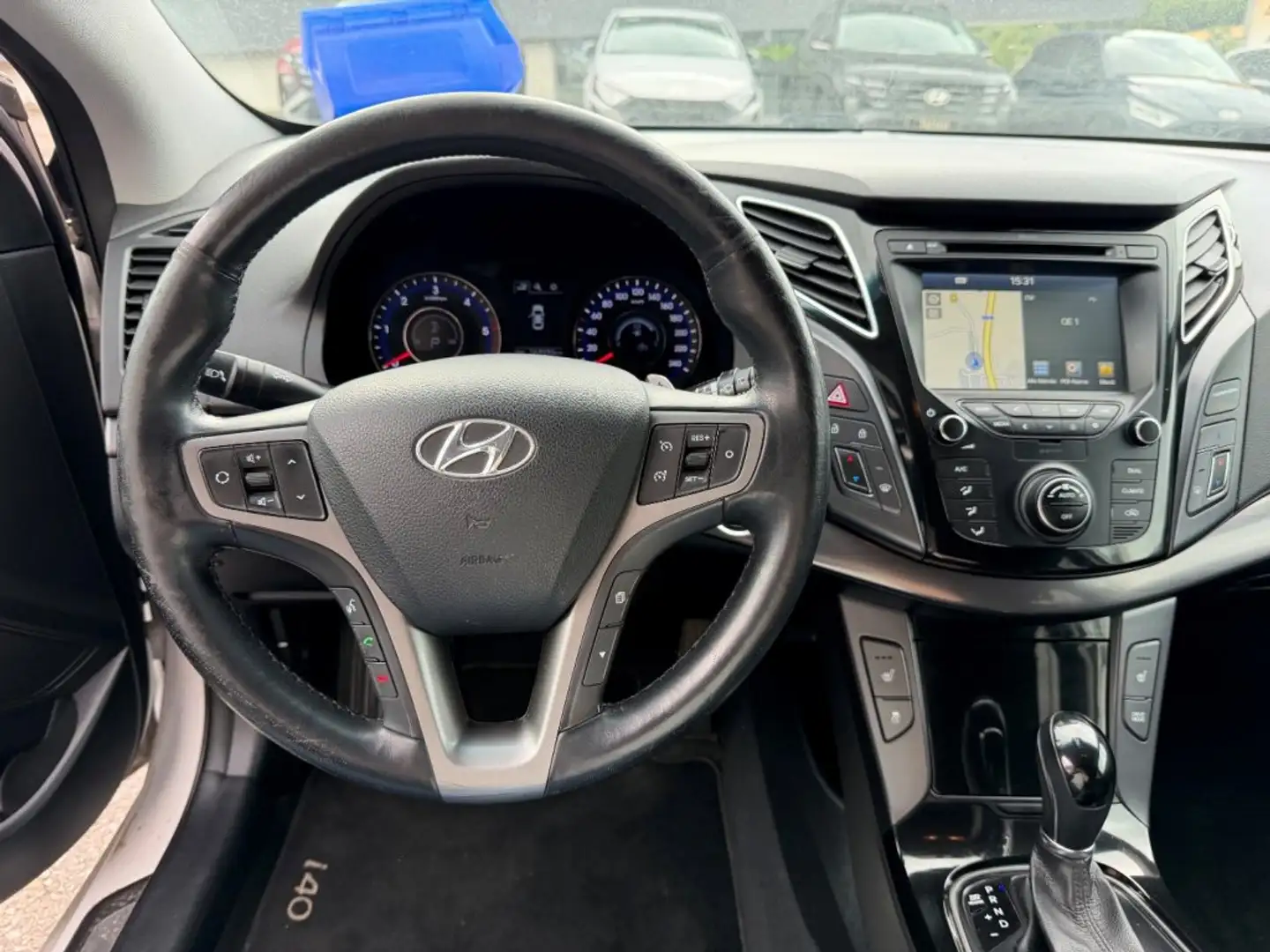 Hyundai i40 CW Business Class Plus 1,7 CRDi DCT Kommissionsverkauf Weiß - 2