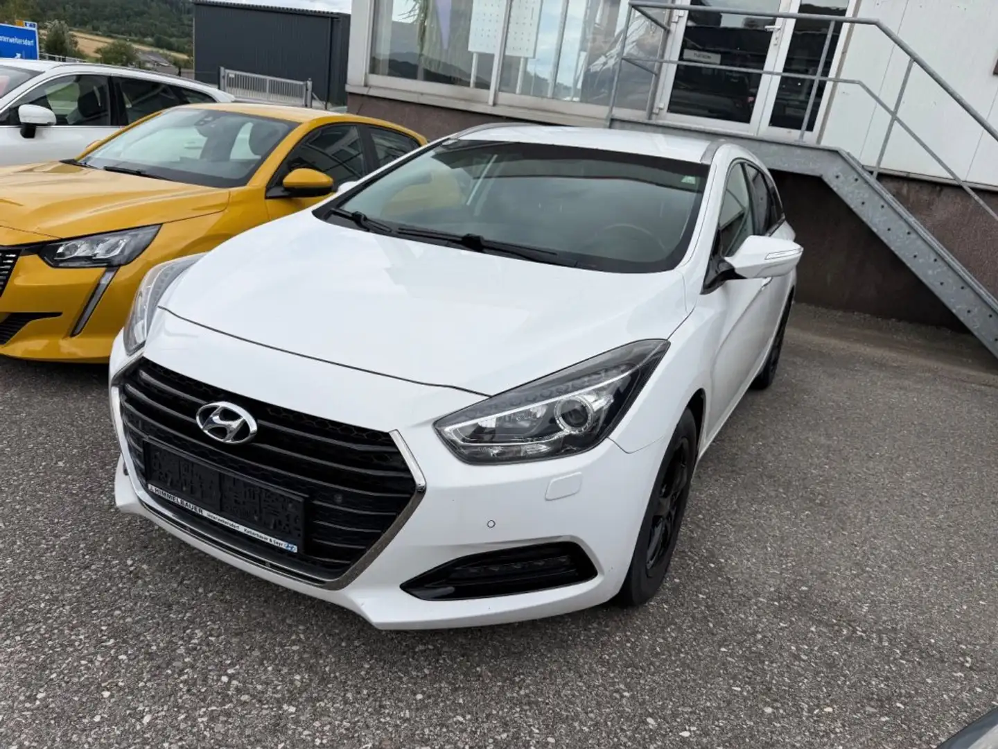 Hyundai i40 CW Business Class Plus 1,7 CRDi DCT Kommissionsverkauf Weiß - 1
