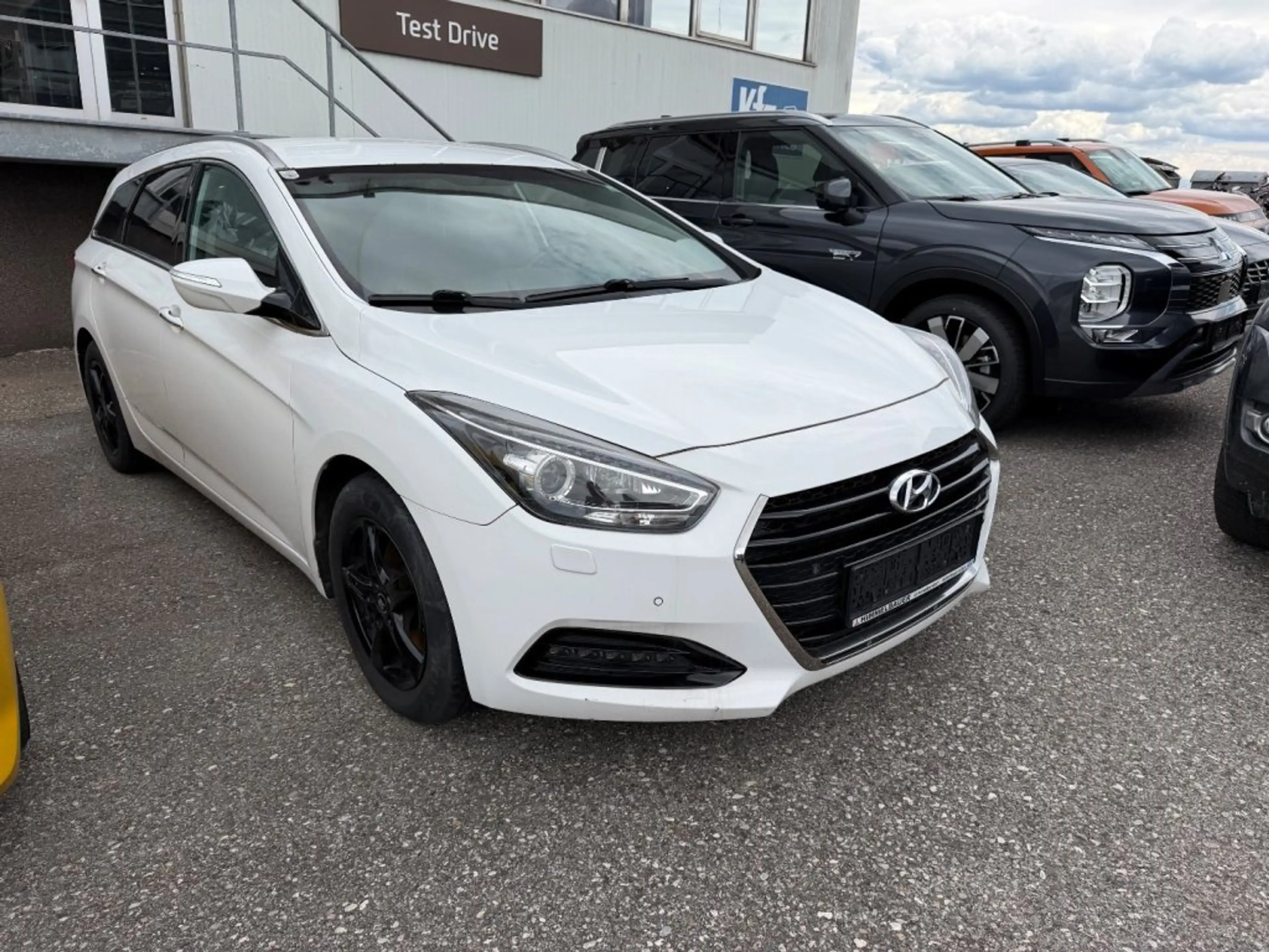 Hyundai i40 CW Business Class Plus 1,7 CRDi DCT 445pw — photo 4