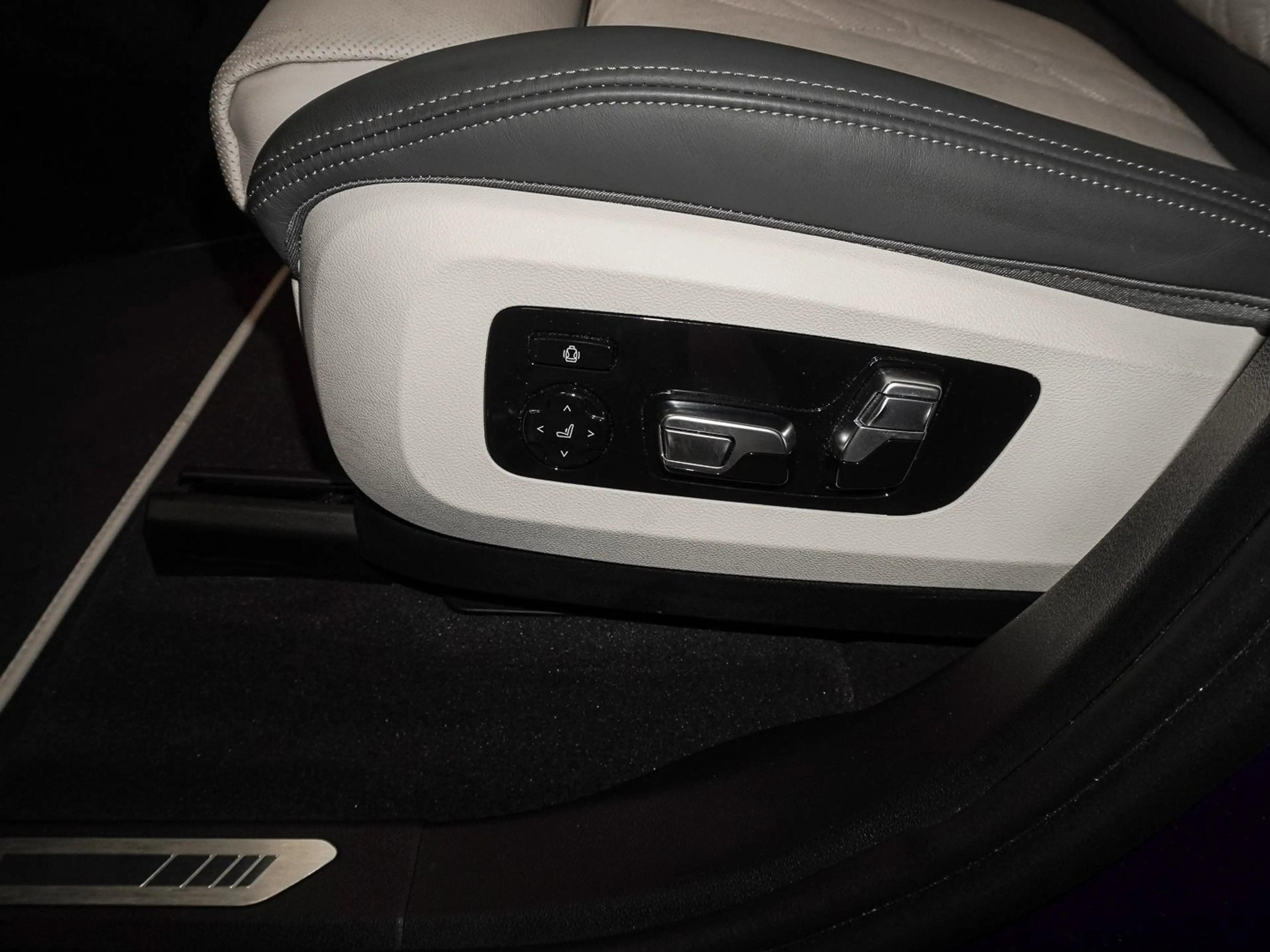 BMW X5 M60i xDrive AHK, Soft-Close, Massage, Pano, Harman — photo 15