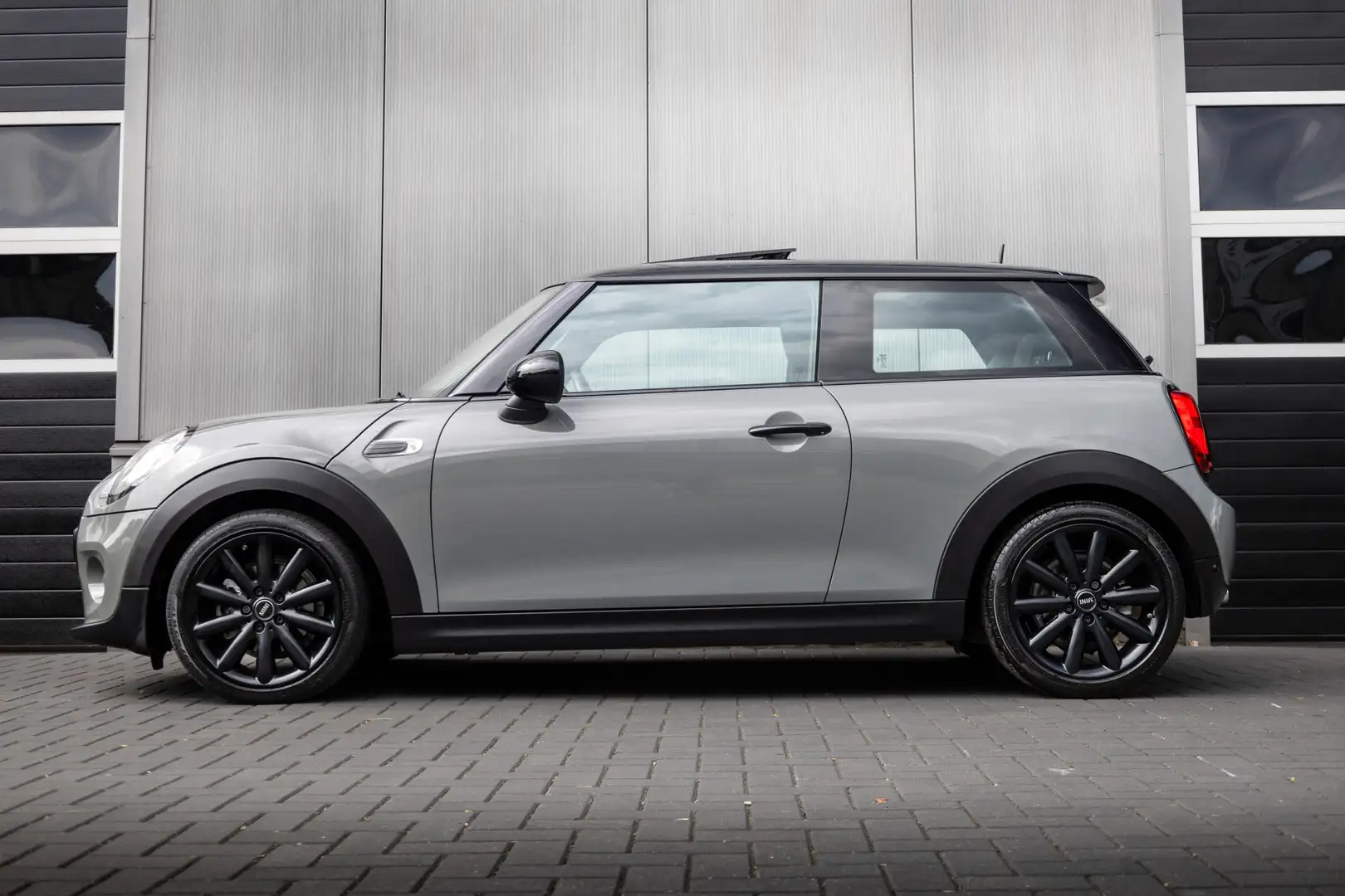 MINI Cooper Mini 1.5 136 pk Chili Business / NL-Auto/ Pano-Dak Grijs - 2