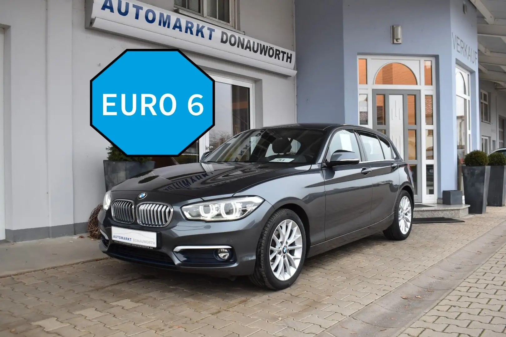 BMW 118 i Aut. Edition Metropolitan Navi LED Keyless Gris - 2