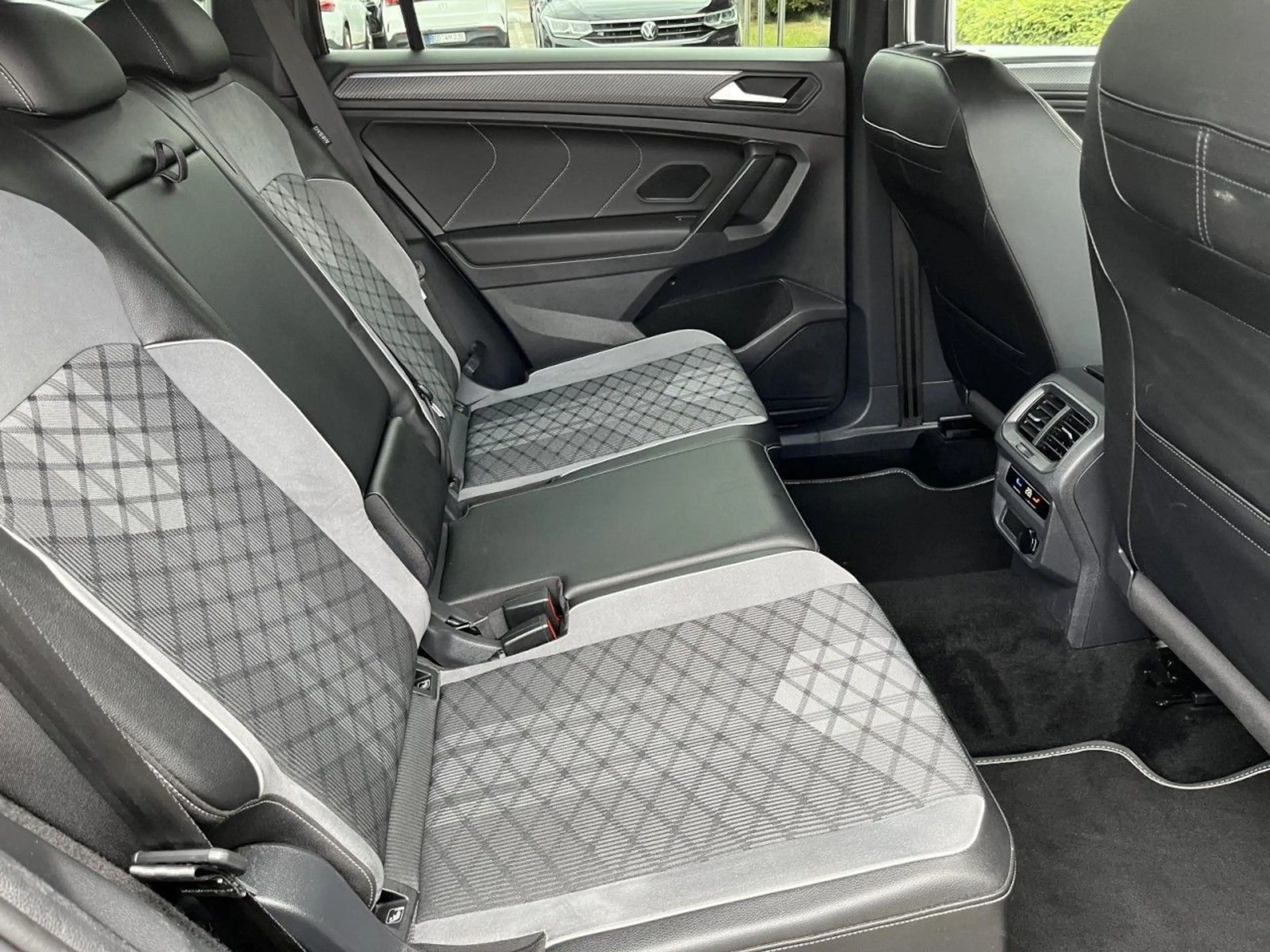 Volkswagen Tiguan Allspace 2,0 TDI DSG 4Motion R-Line Black — photo 11