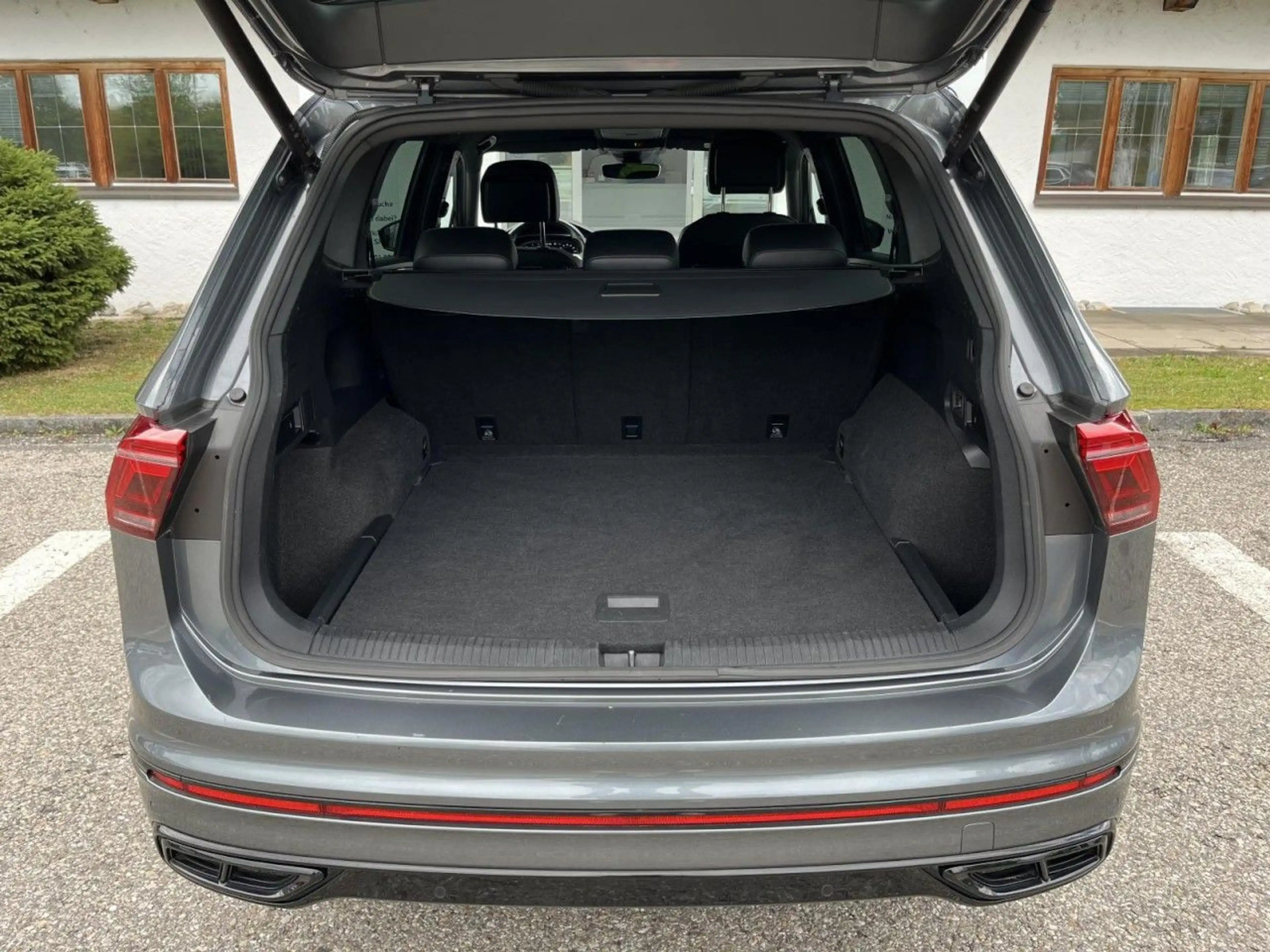 Volkswagen Tiguan Allspace 2,0 TDI DSG 4Motion R-Line Black — photo 8