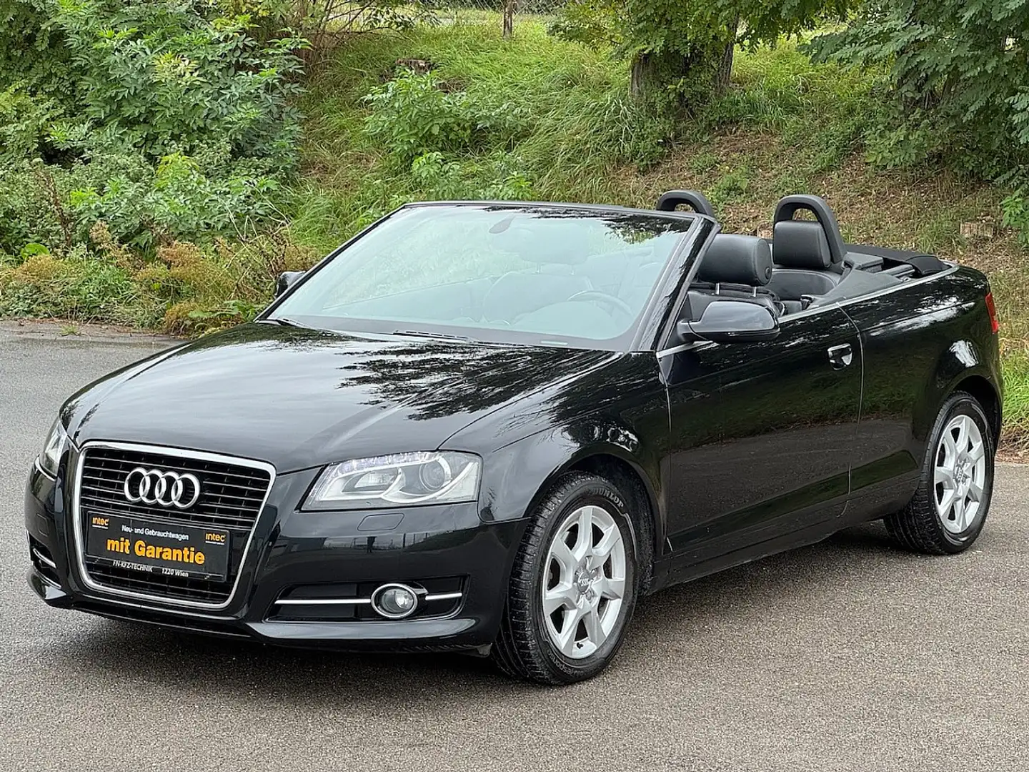 Audi A3 Cabriolet 1,6 TDI Comfort Edition DPF Noir - 1