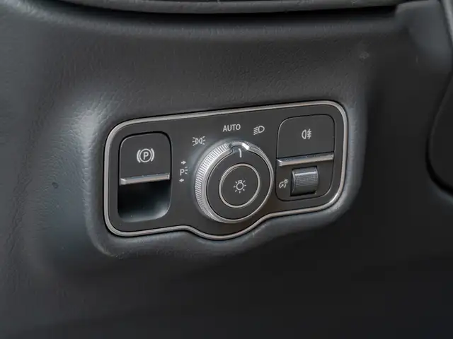 Mercedes-Benz G-Class view 12