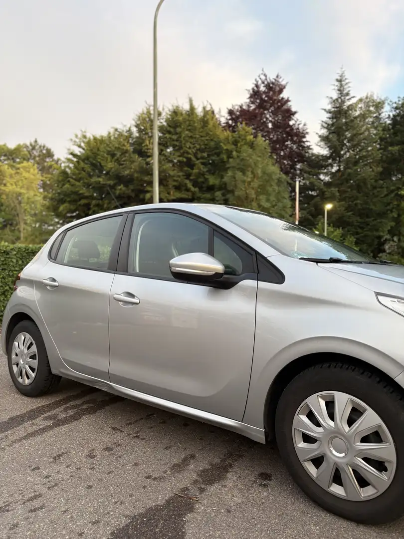 Peugeot 208 1.2 Petrol PureTech TUV bis 02.2027 Grau - 2