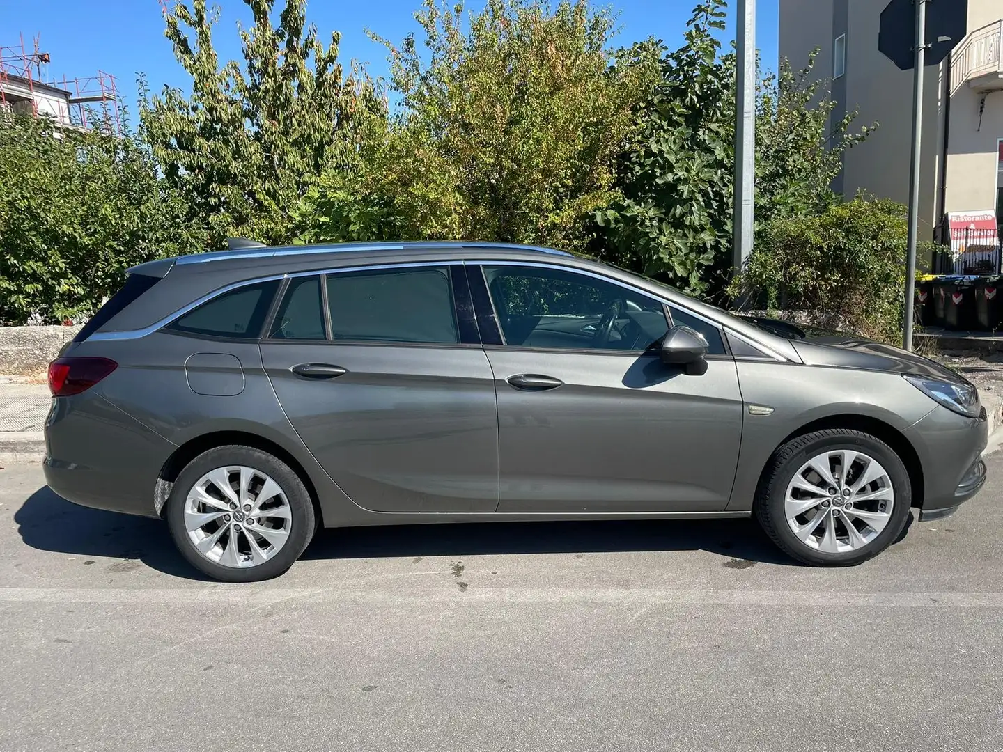 Opel Astra 1.4 Eco-m Innovation Gris - 2
