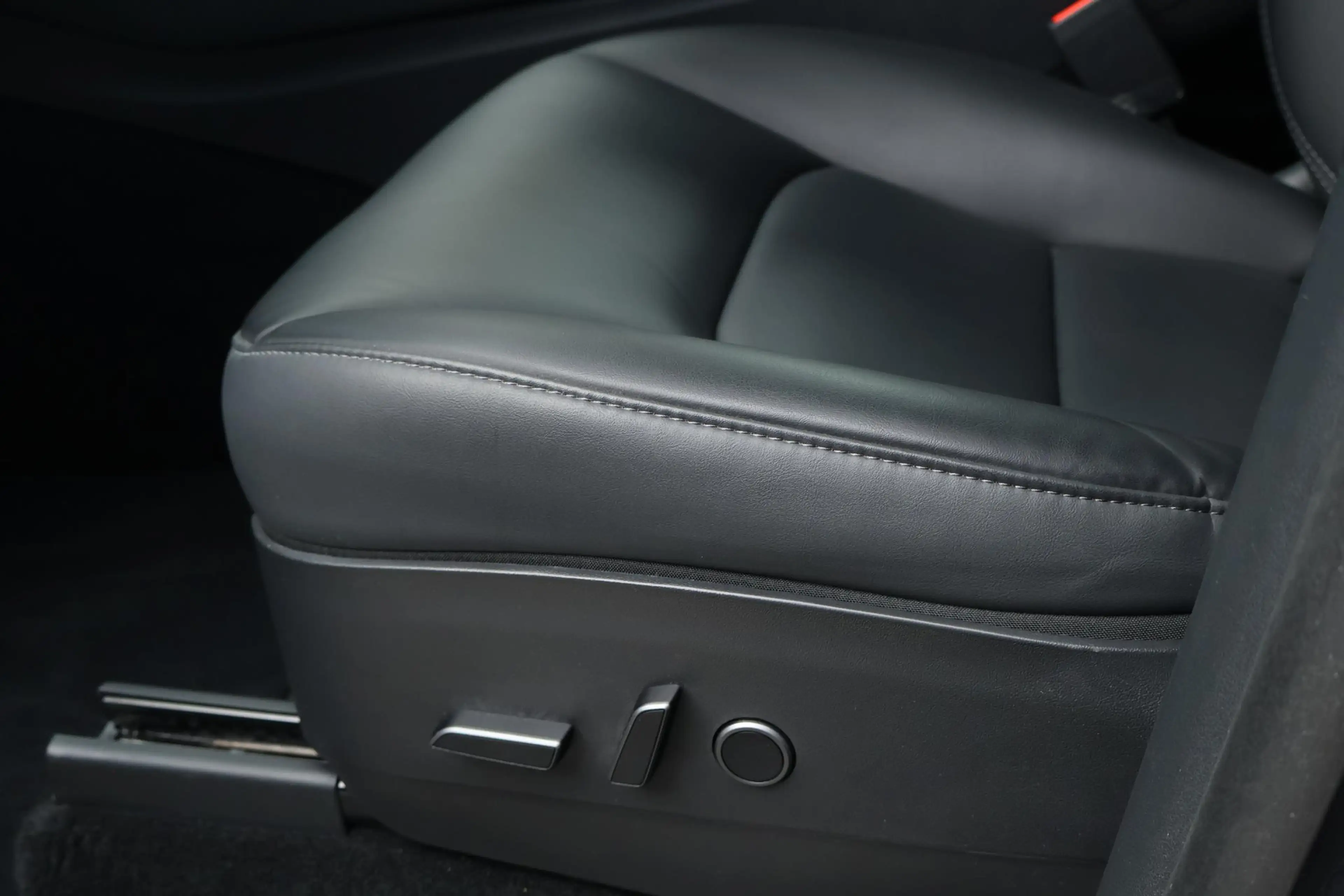 Tesla Model Y Long Range AWD 75 kWh / Trekhaak / Pano / Adaptive — photo 10