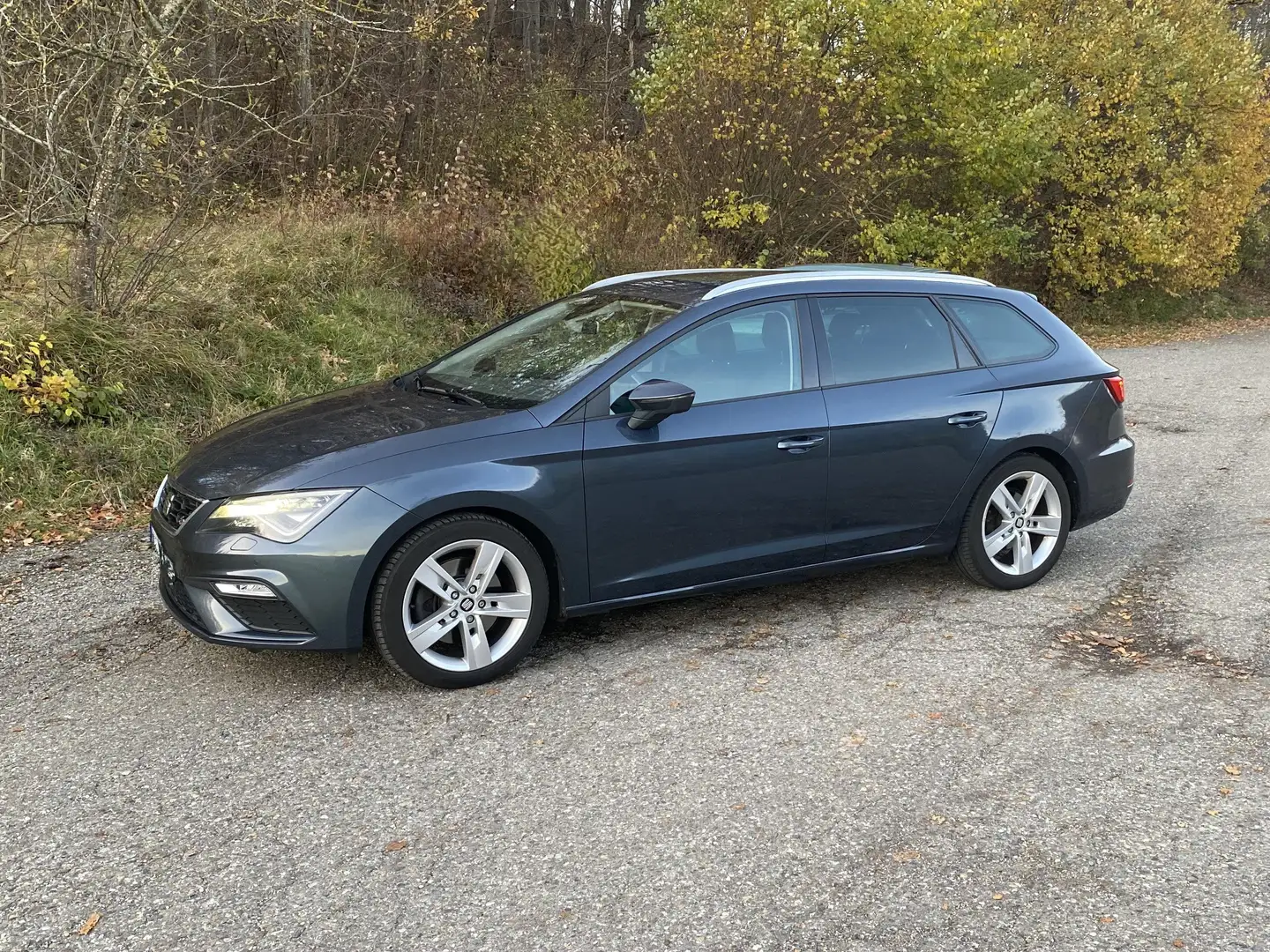 SEAT Leon Leon ST ST 2.0 TSI DSG OPF FR Grau - 1