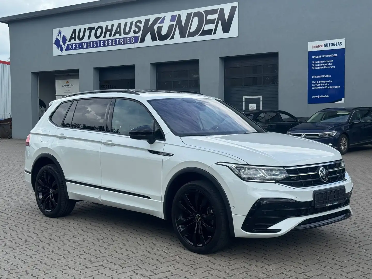Volkswagen Tiguan Allspace R-Line 4M °Pano°StdHz°360°H&K° Weiß - 2