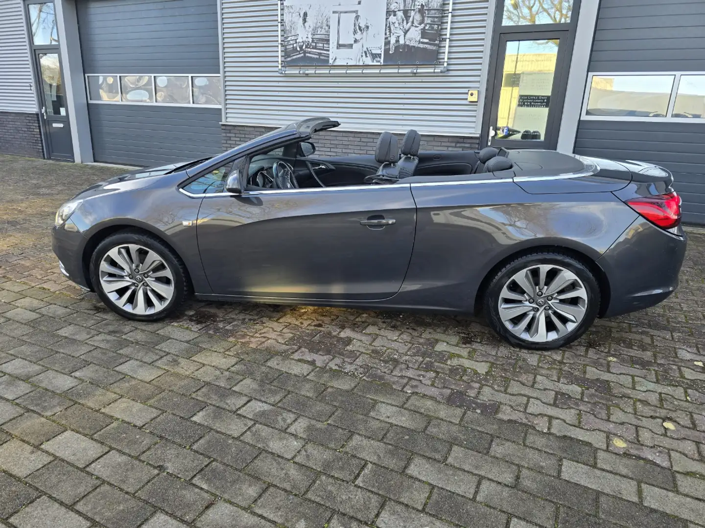 Opel Cascada 1.6 TURBO COSMO Grau - 1