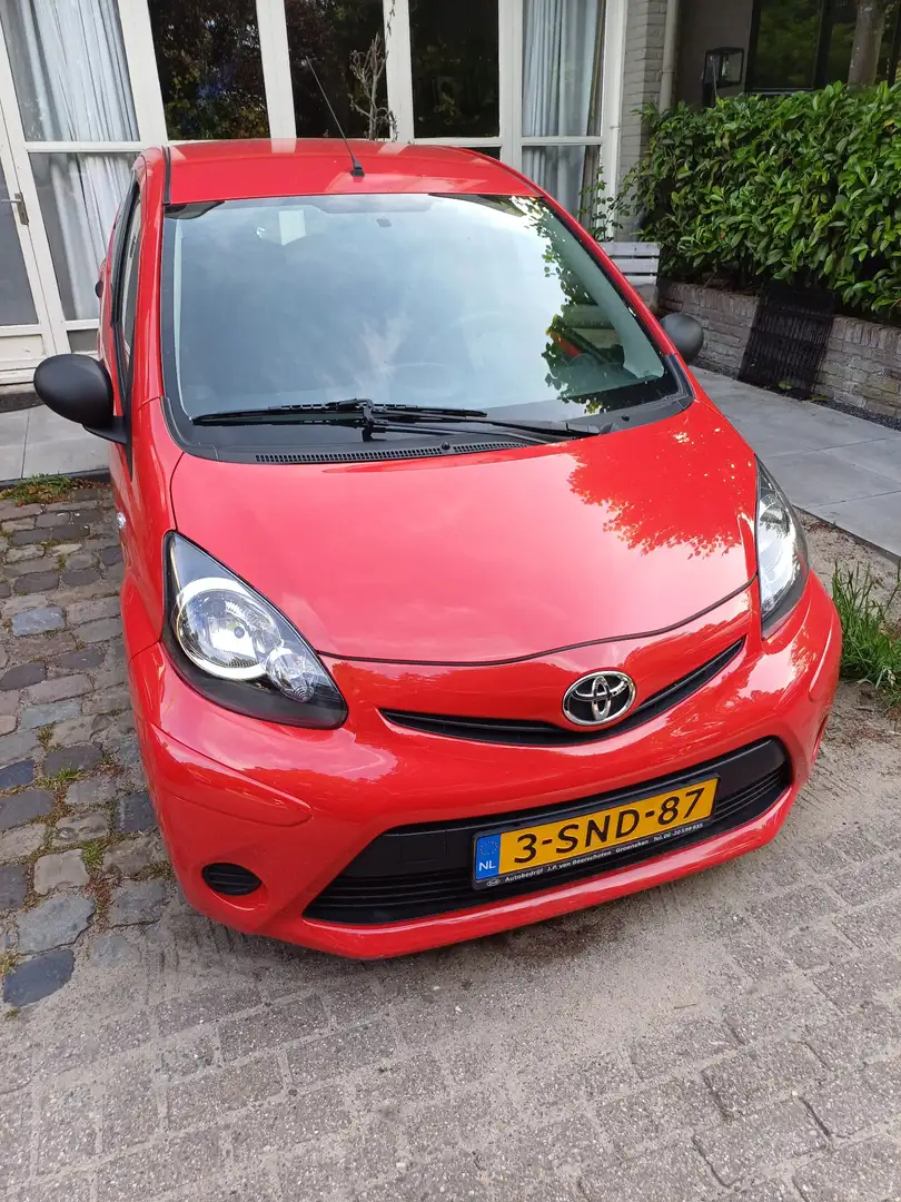Toyota Aygo 1.0 VVT-i Now Rood - 1