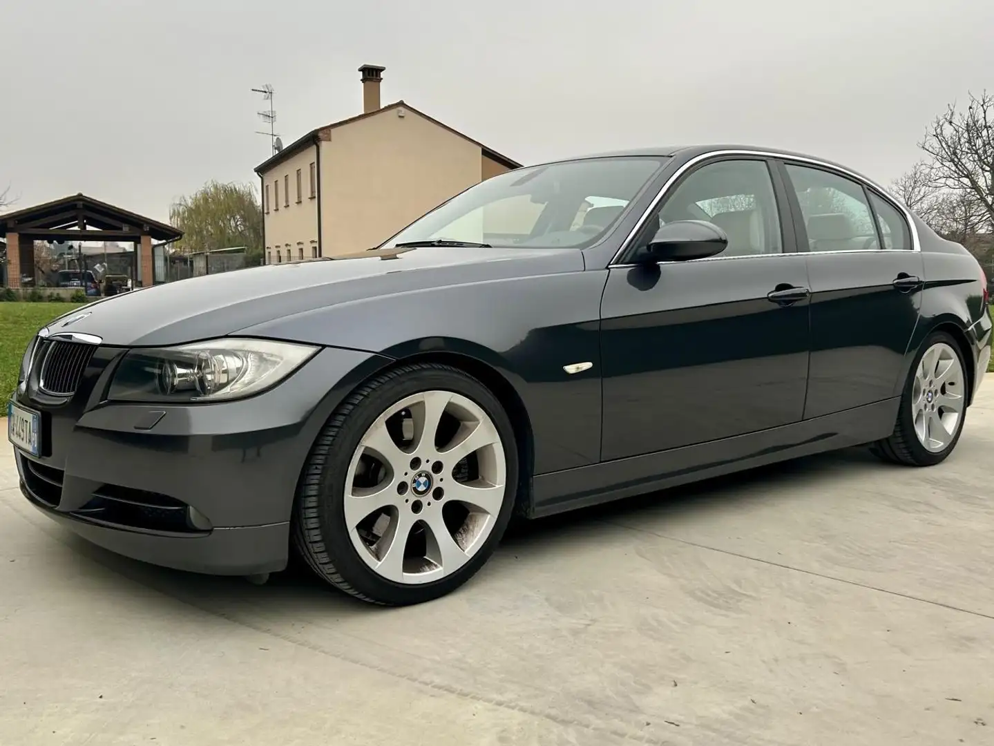BMW 330 330i Attiva Šedá - 1