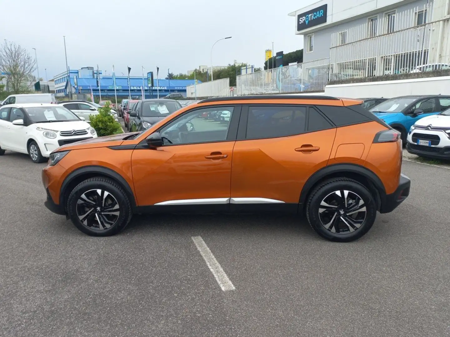 Peugeot 2008 BlueHDi 130 EAT8 Allure Pack S/S aut. Arancione - 2