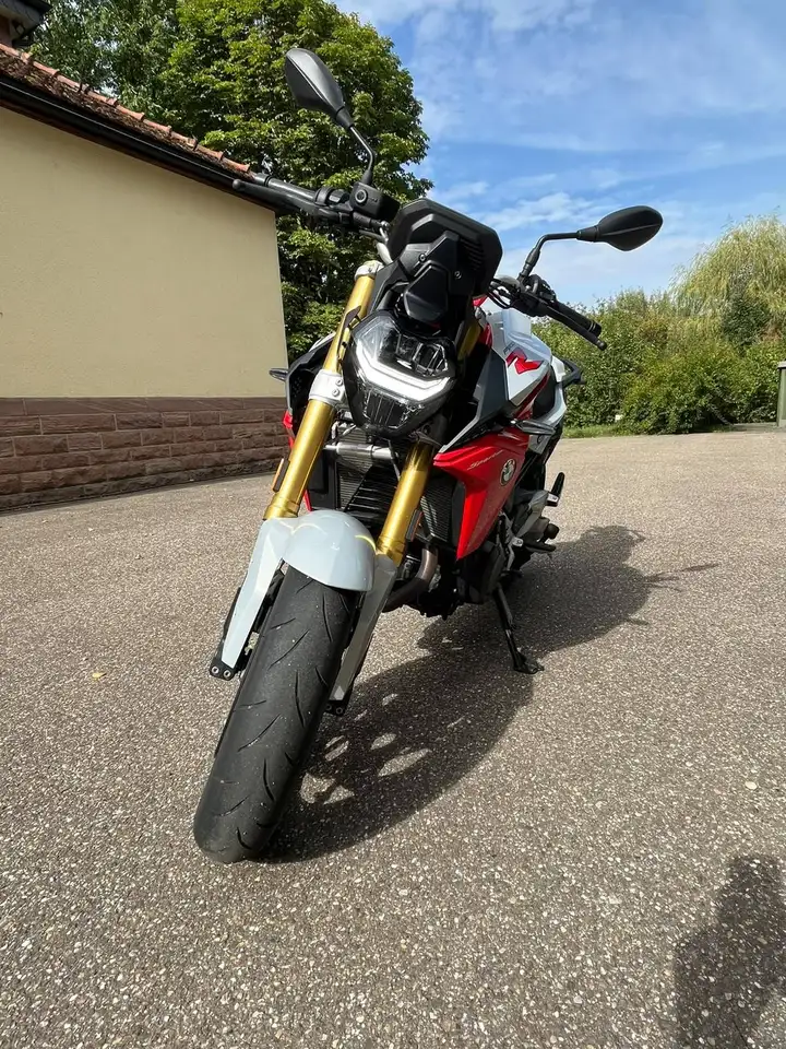 BMW F 900 R