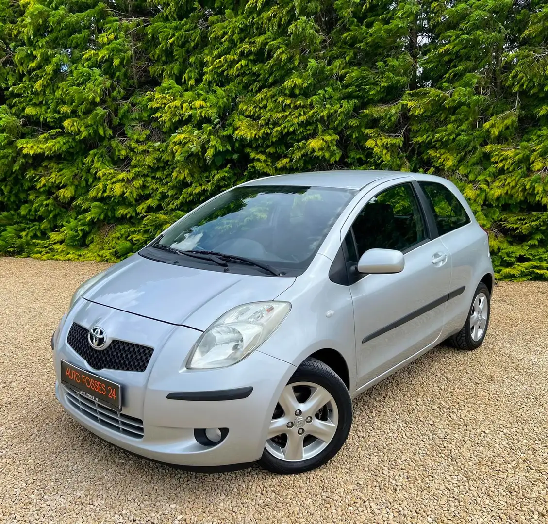 Toyota Yaris 1.3i VVT-i 16v Comfort 87 CV GARANTIE 52.000 KM !! Plateado - 1