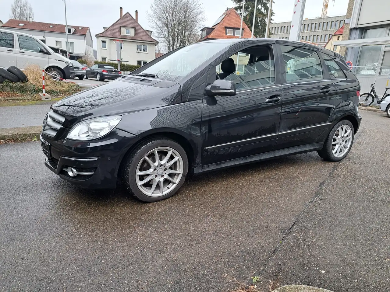 Mercedes-Benz B 180