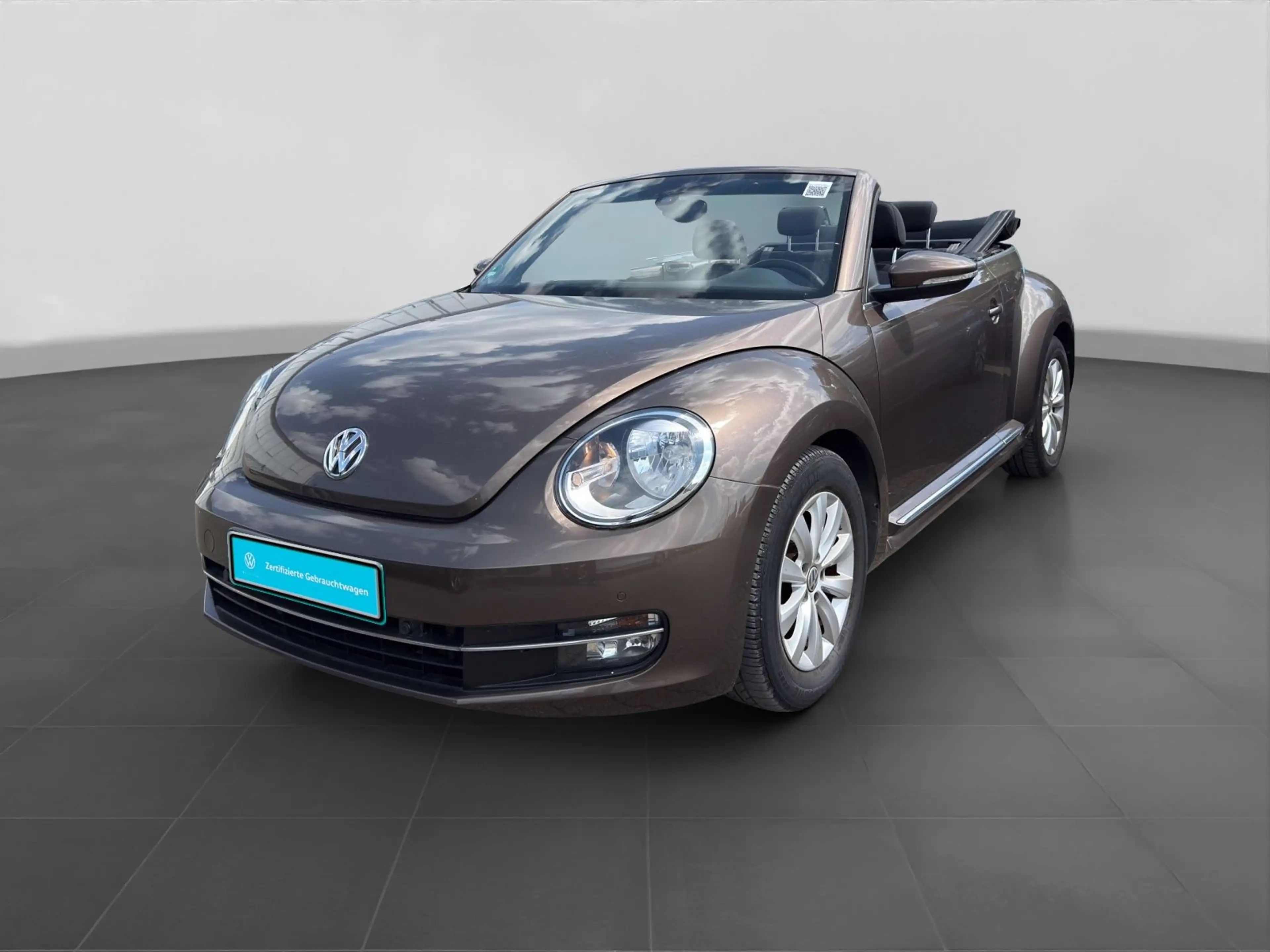 Volkswagen Beetle Cabrio 1.2 TSI DESIGN DASH-PAD APS+ LM16 — photo 2