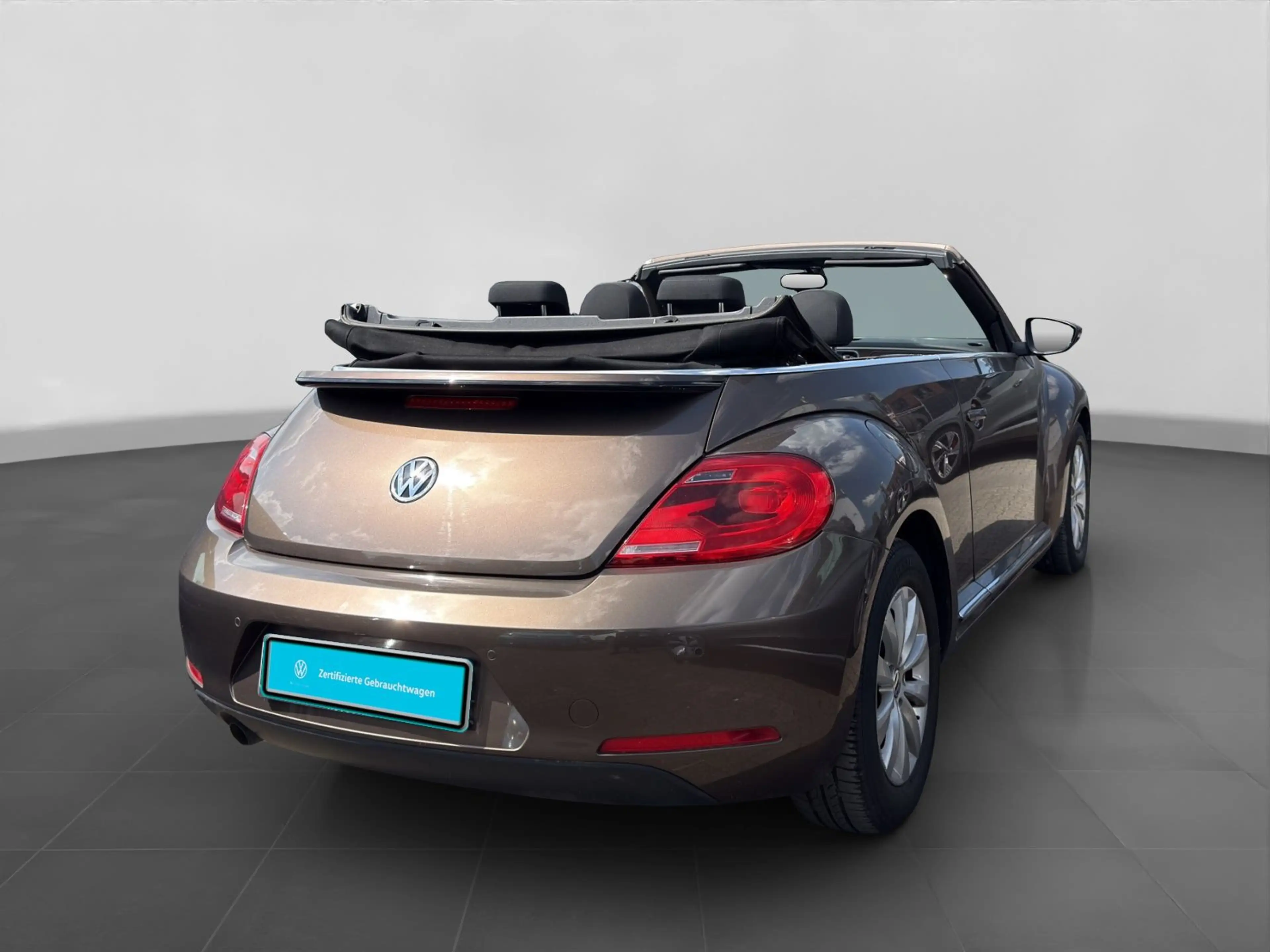Volkswagen Beetle Cabrio 1.2 TSI DESIGN DASH-PAD APS+ LM16 — photo 3