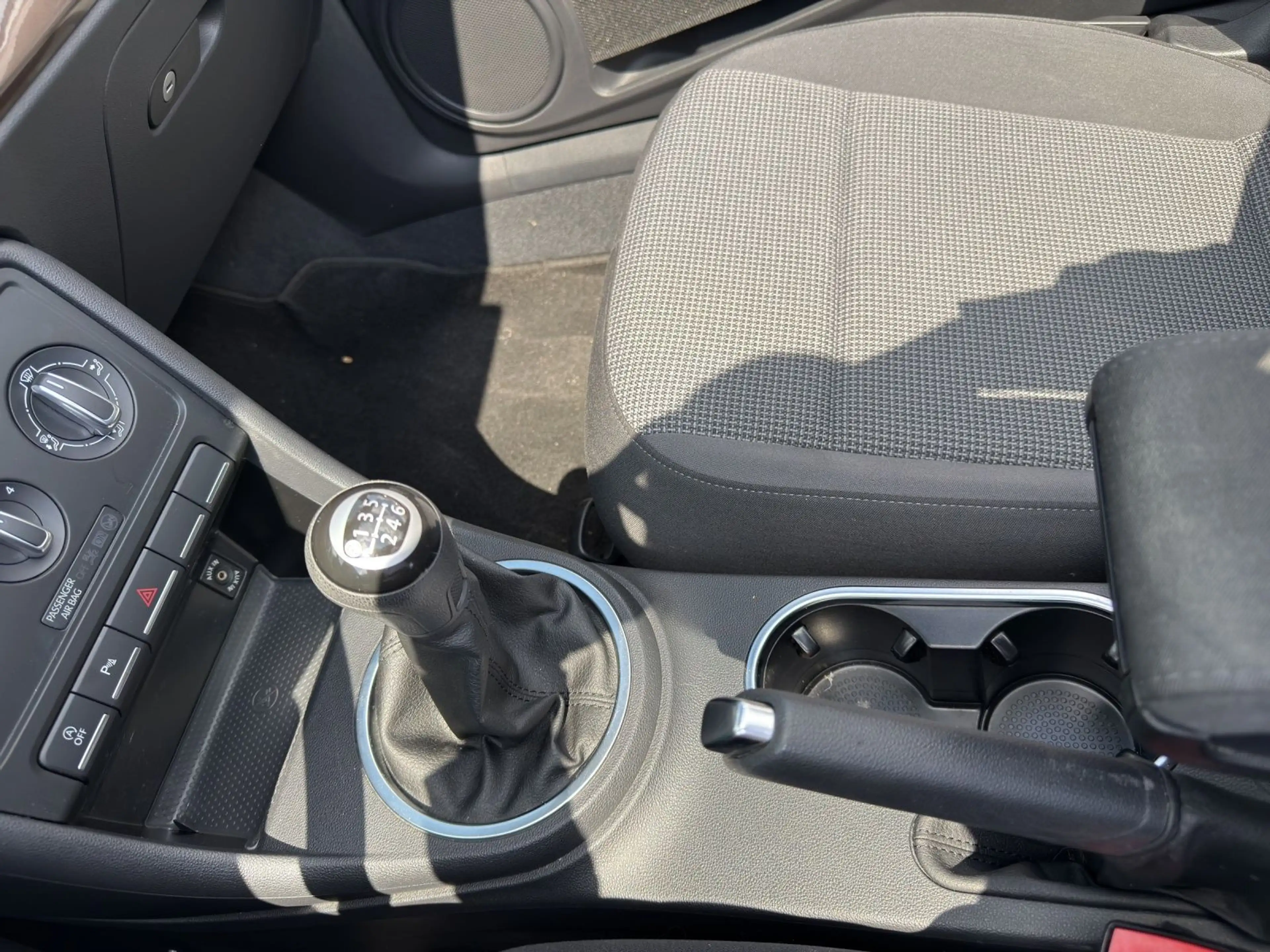 Volkswagen Beetle Cabrio 1.2 TSI DESIGN DASH-PAD APS+ LM16 — photo 11