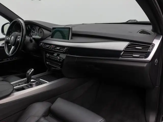 BMW X5 M view 23